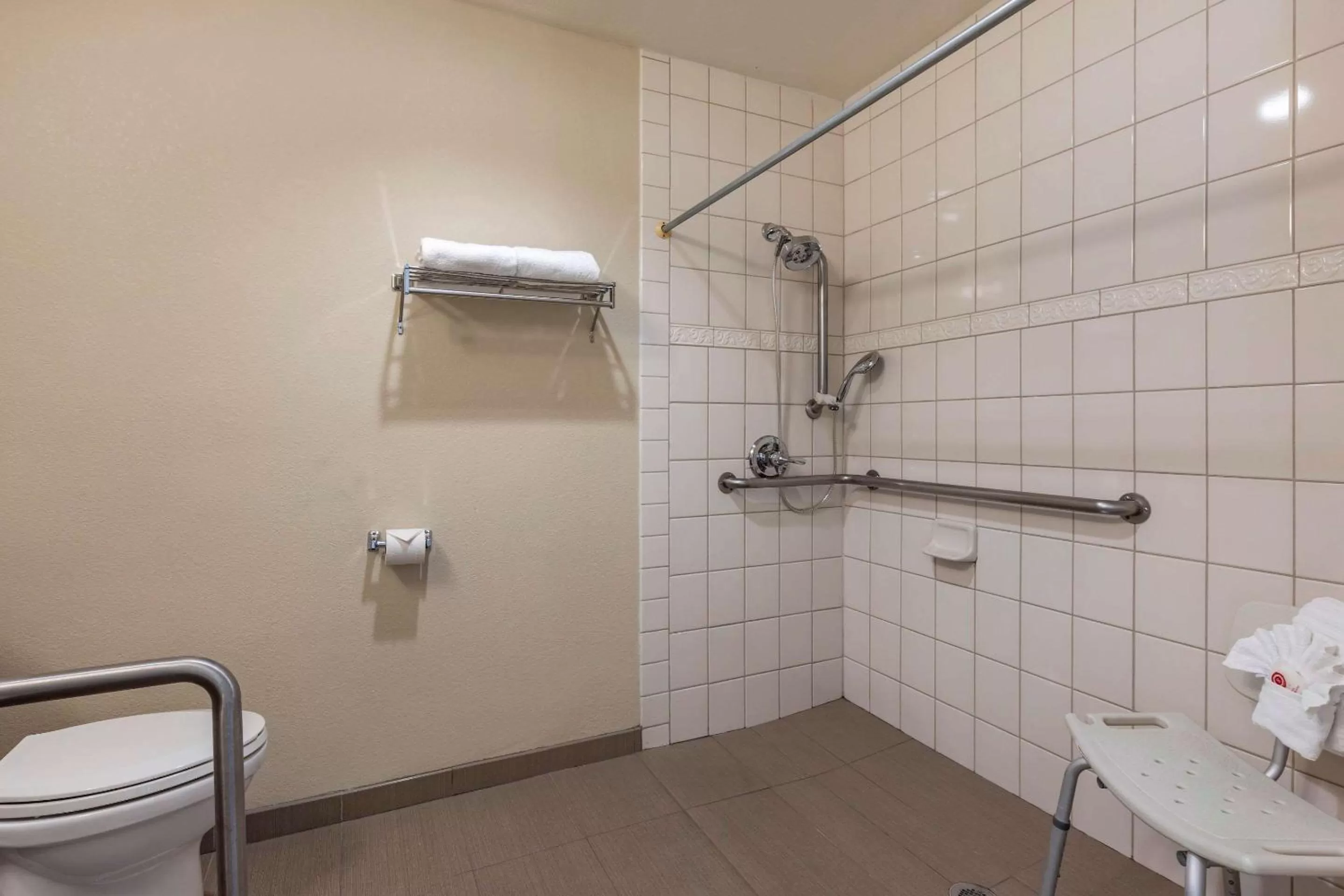 Bathroom in Comfort Inn Bishop