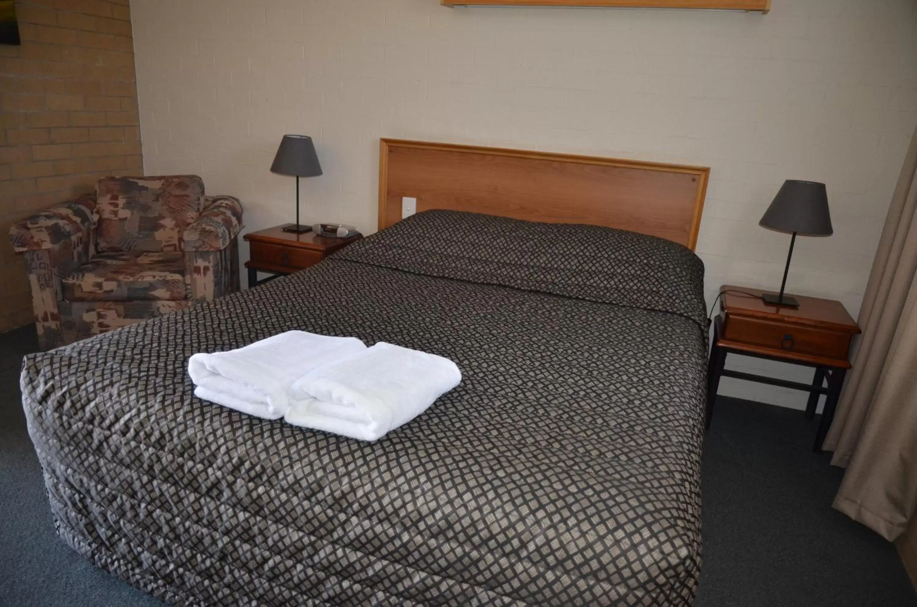 Bed in Alexander Motor Inn