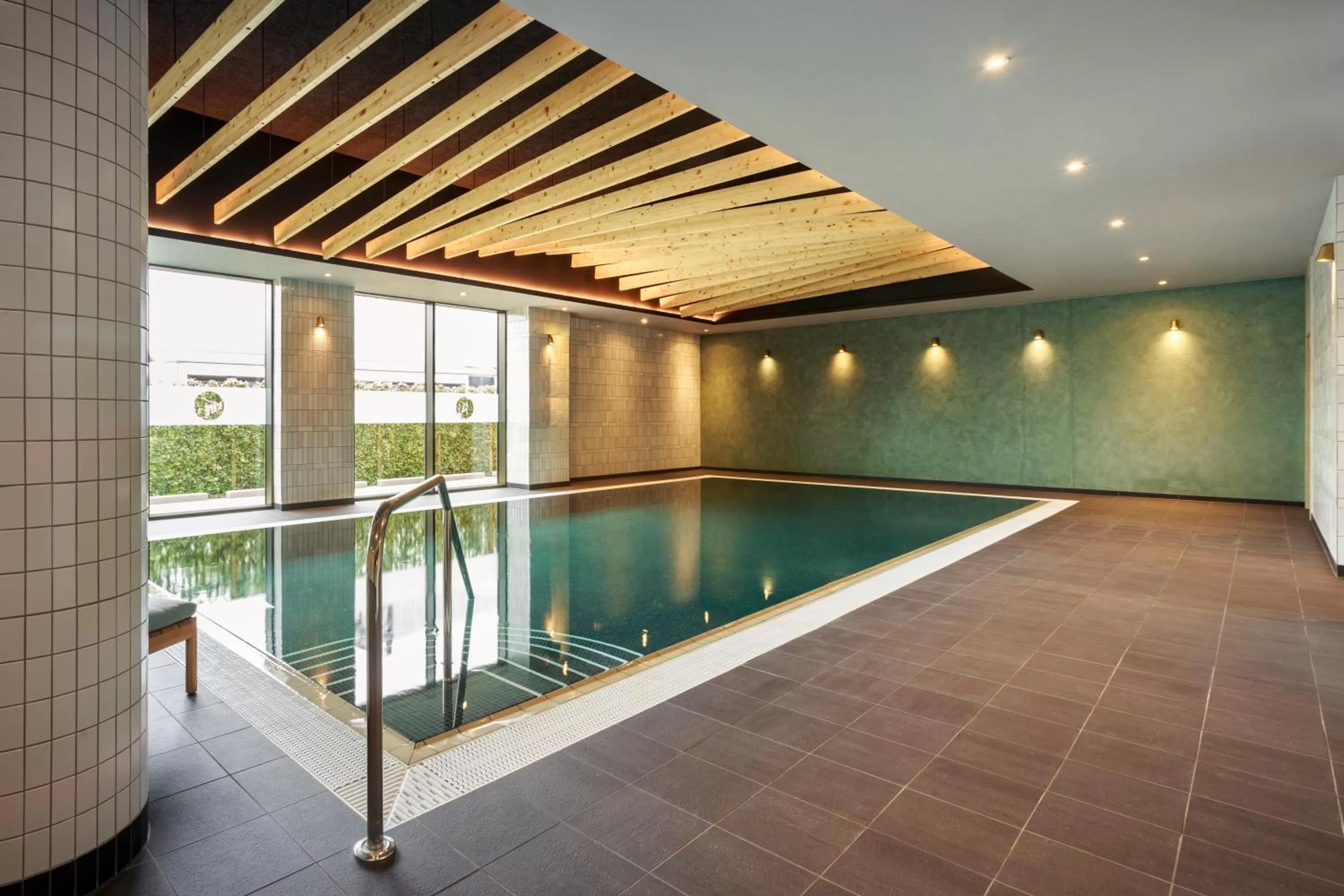 Swimming pool in Novotel Cambridge North