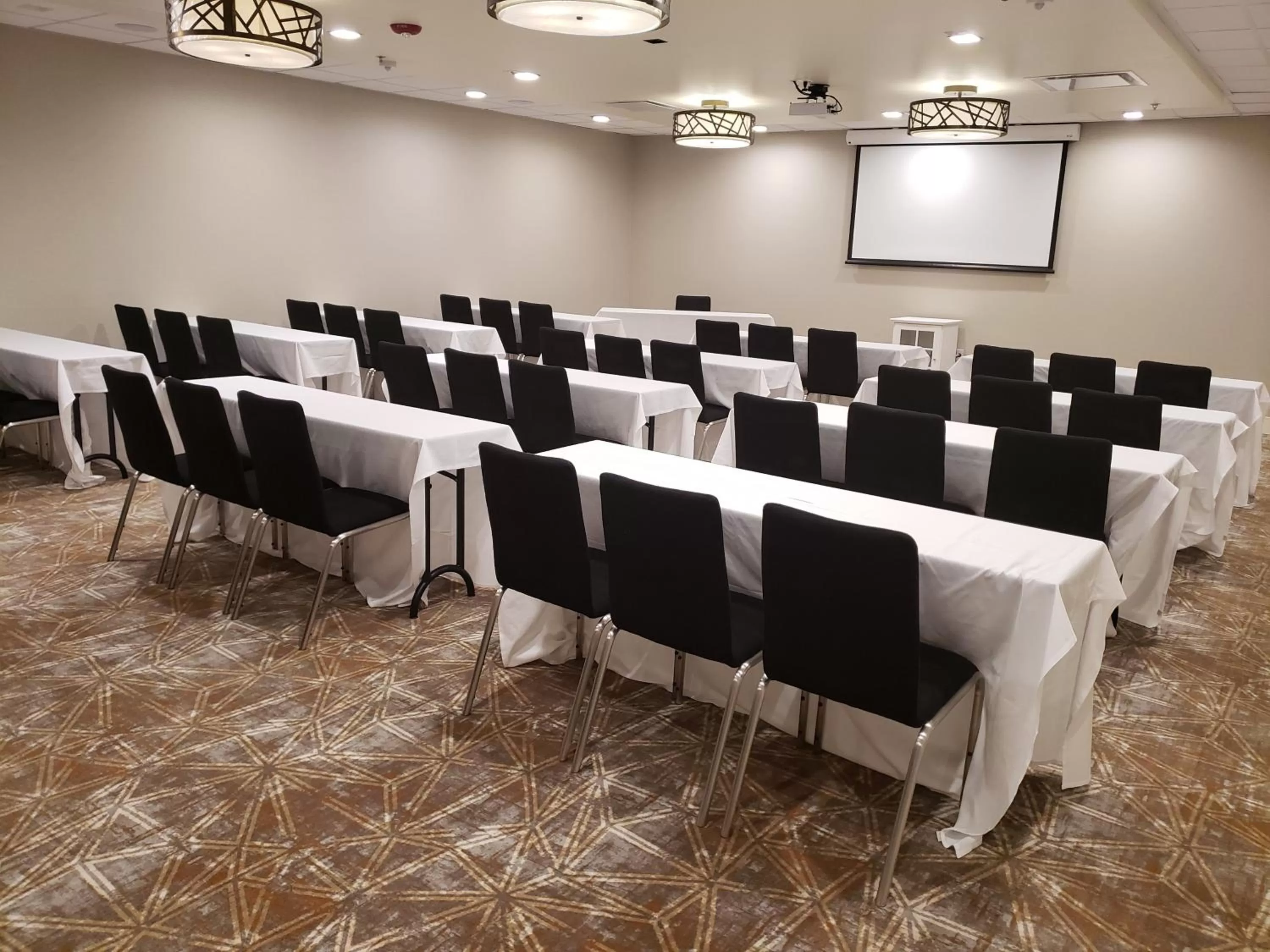 Meeting/conference room in Holiday Inn Tacoma Mall by IHG