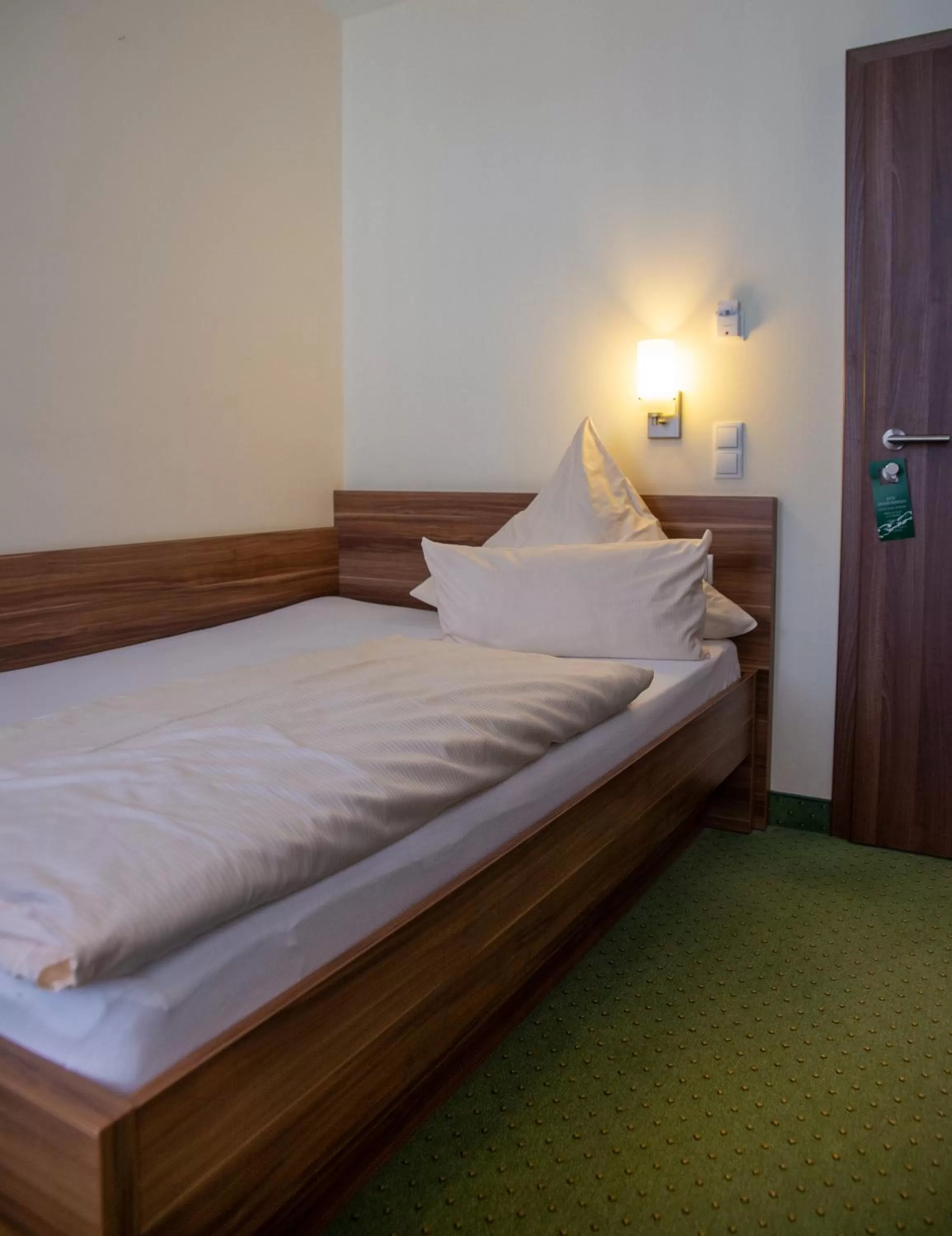 Photo of the whole room, Bed in Wertheimer Stuben