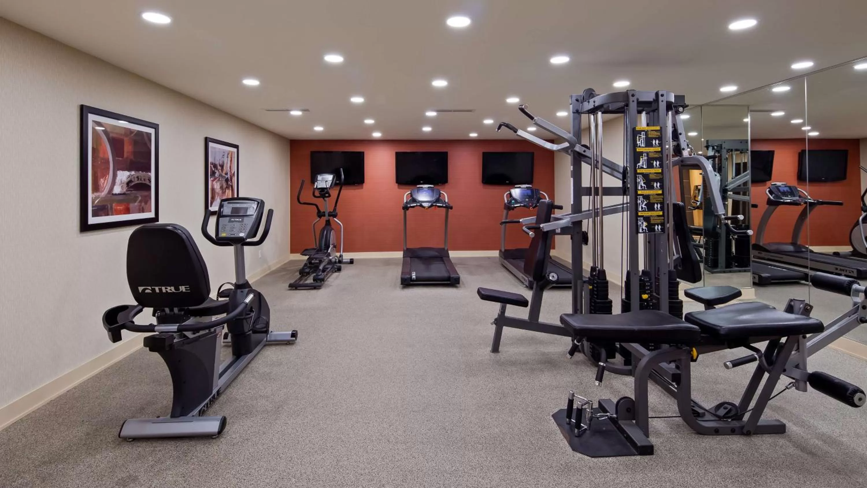Fitness centre/facilities in Best Western Plus Montreal Downtown- Hotel Europa