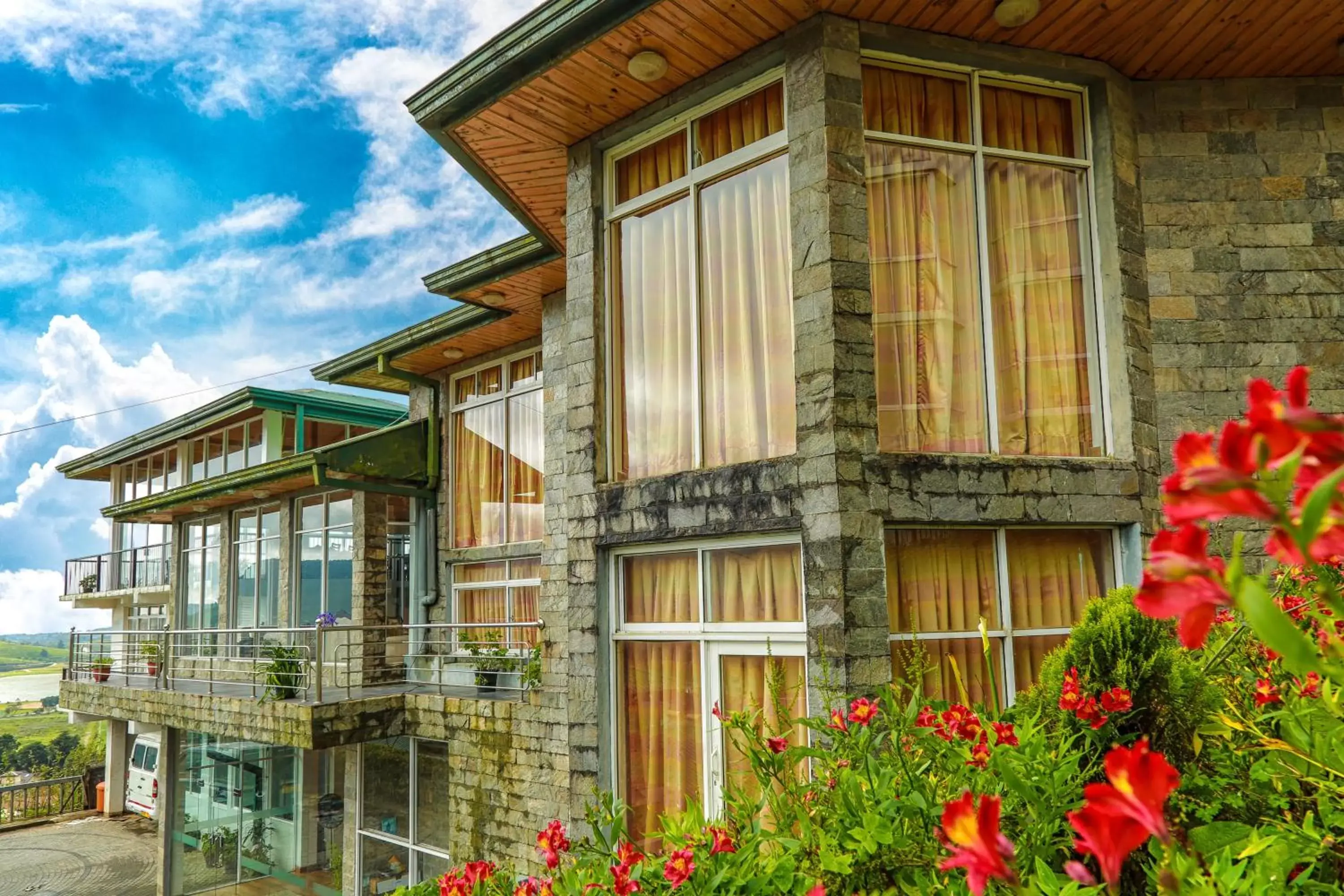 Facade/entrance in Oak Ray Summer Hill Breeze Facade/entrance in Oak Ray Summer Hill Breeze