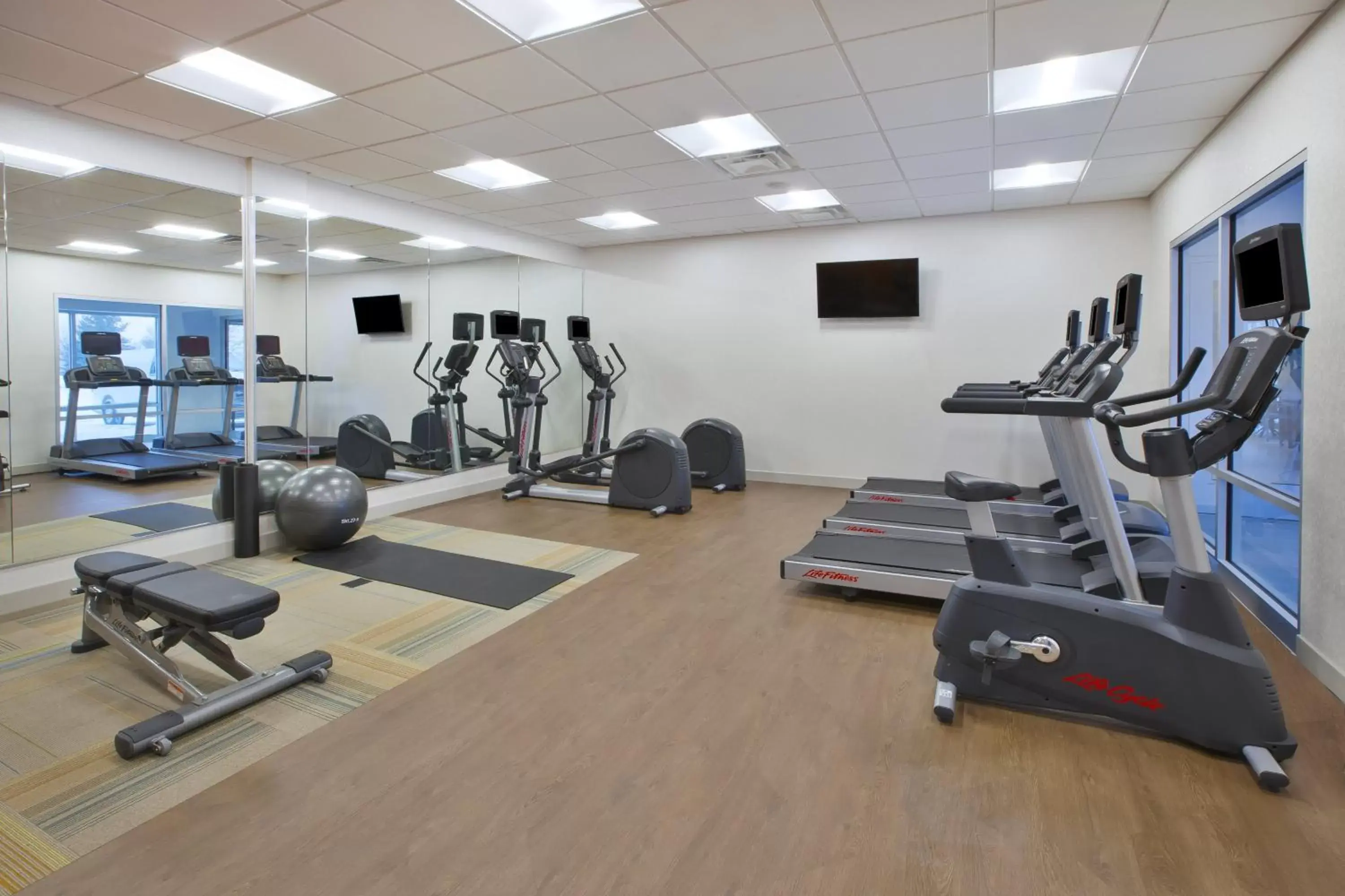 Fitness centre/facilities, Fitness Center/Facilities in Holiday Inn Express - Auburn Hills South, an IHG Hotel
