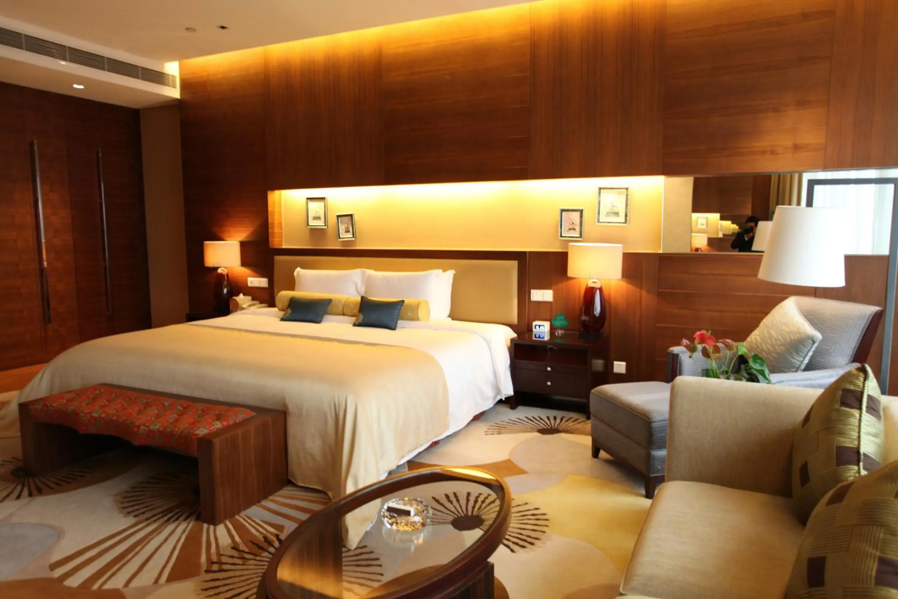 Bedroom, Bed in HJ International Hotel