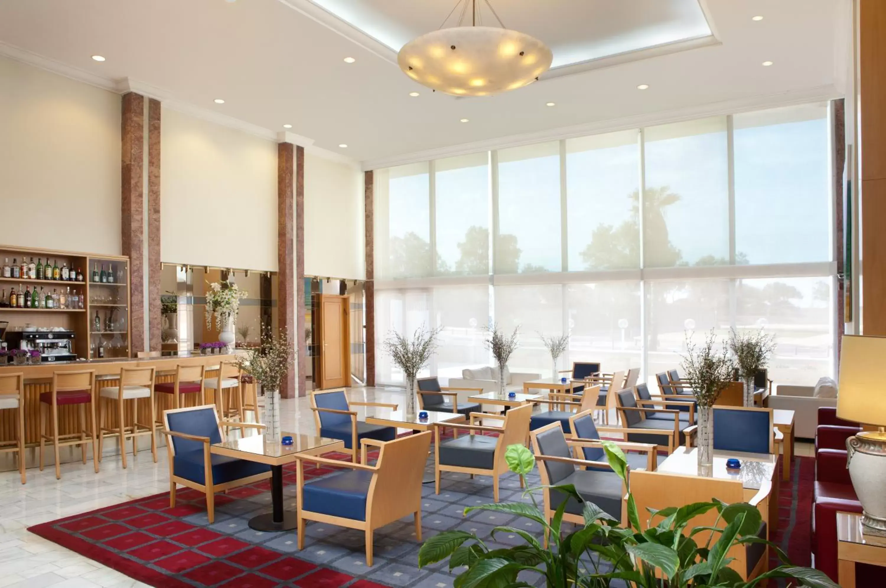 Lounge or bar, Restaurant/Places to Eat in Grand Beach Hotel