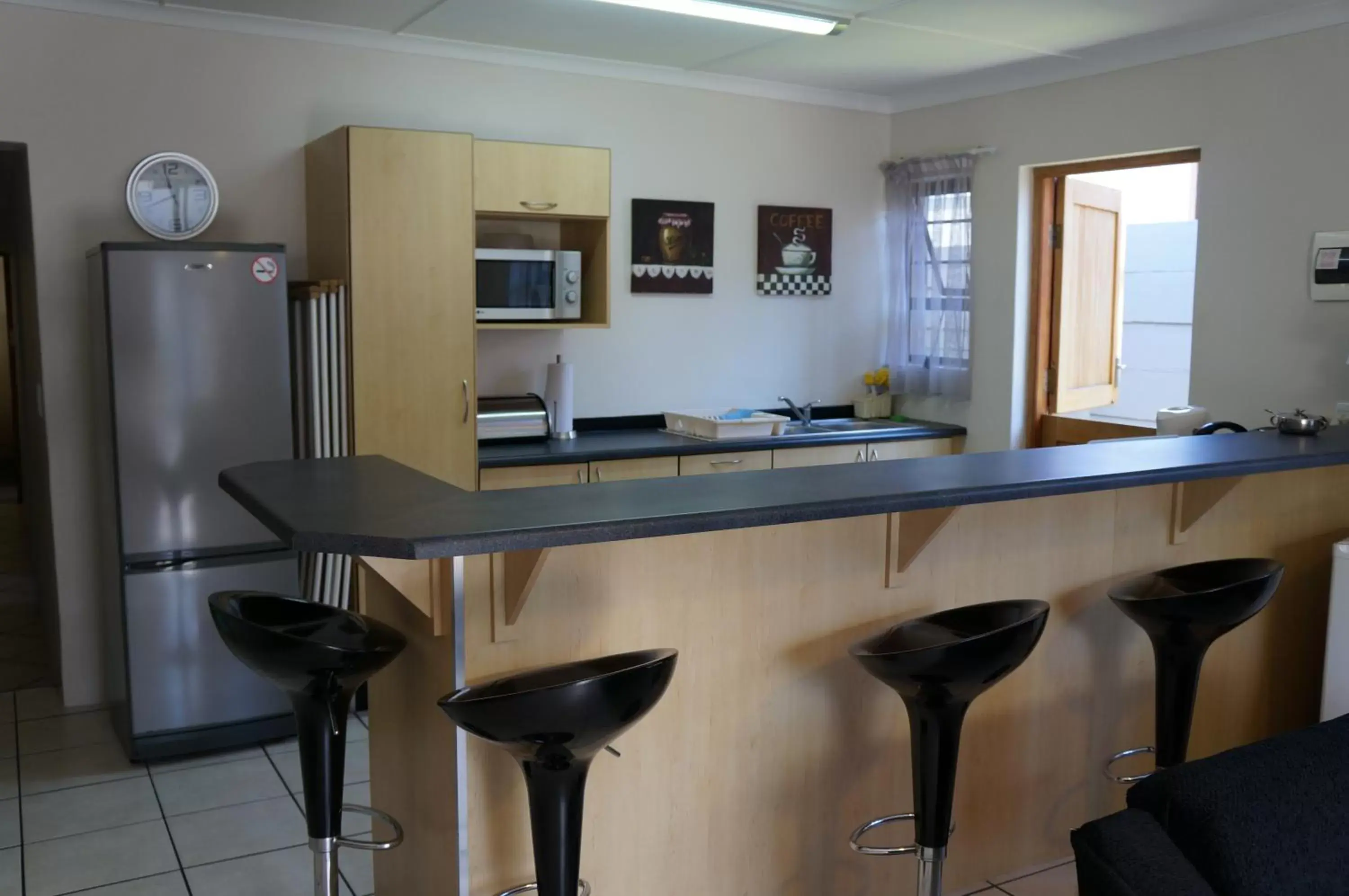 Kitchen/Kitchenette in Kennington Palms B&B/Self Catering