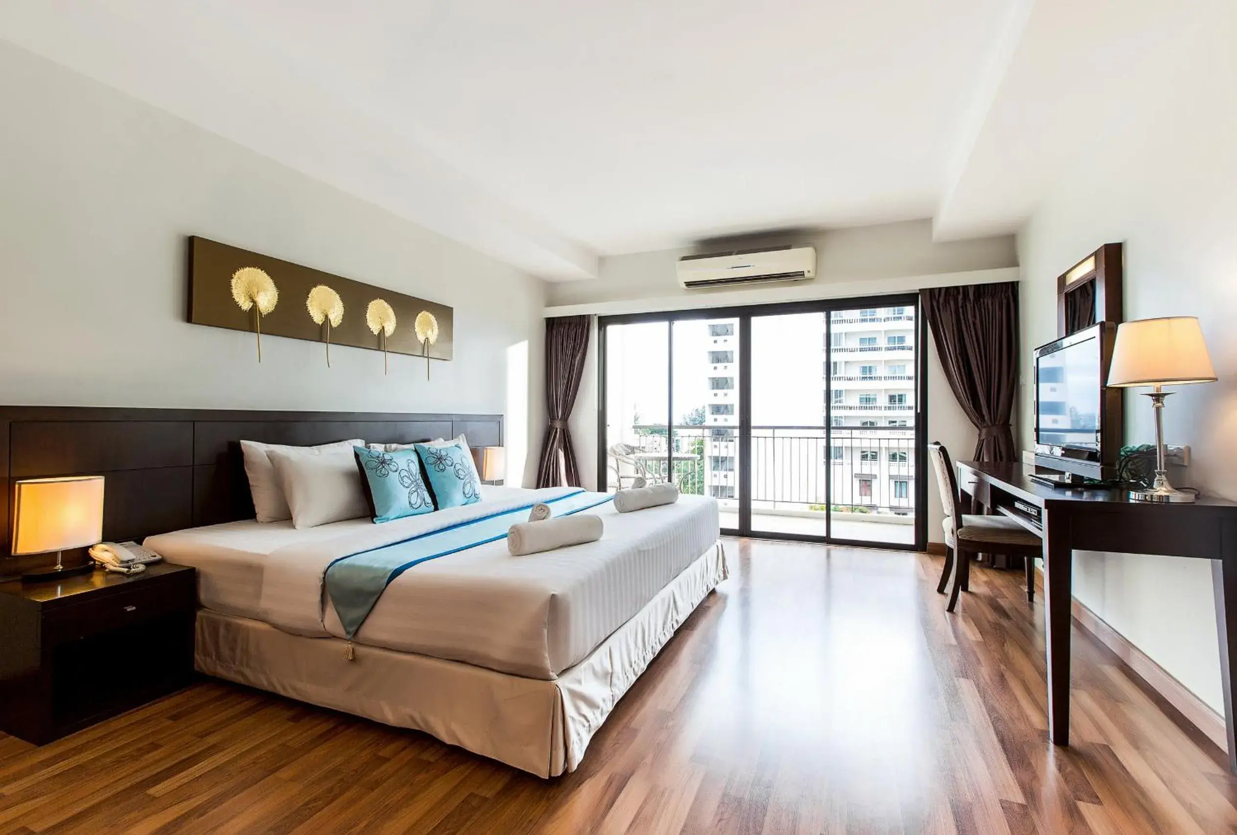 Grand Deluxe Room Double or Twin in Fifth Jomtien Pattaya