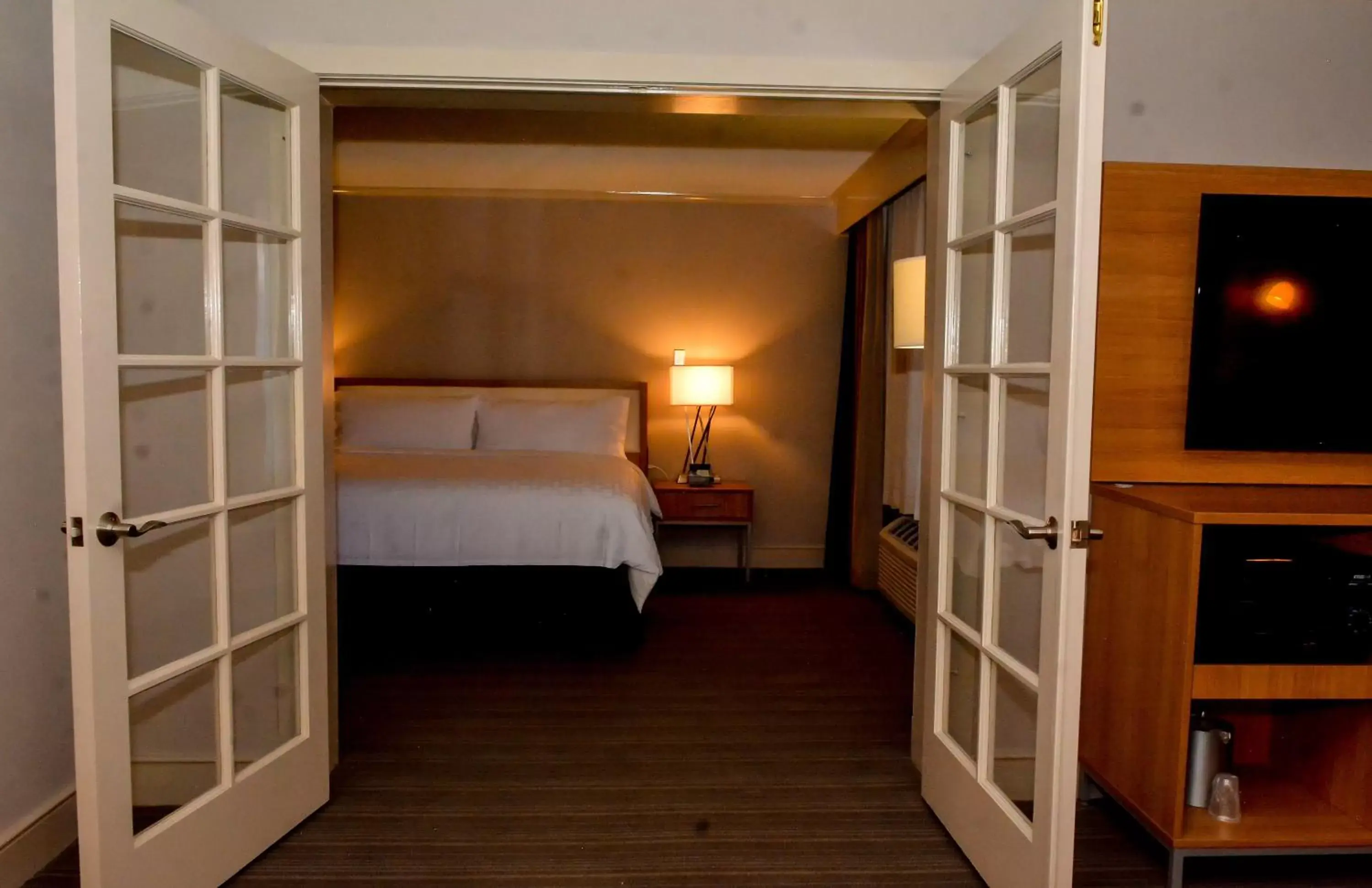 Photo of the whole room, Bed in Holiday Inn El Paso West – Sunland Park, an IHG Hotel