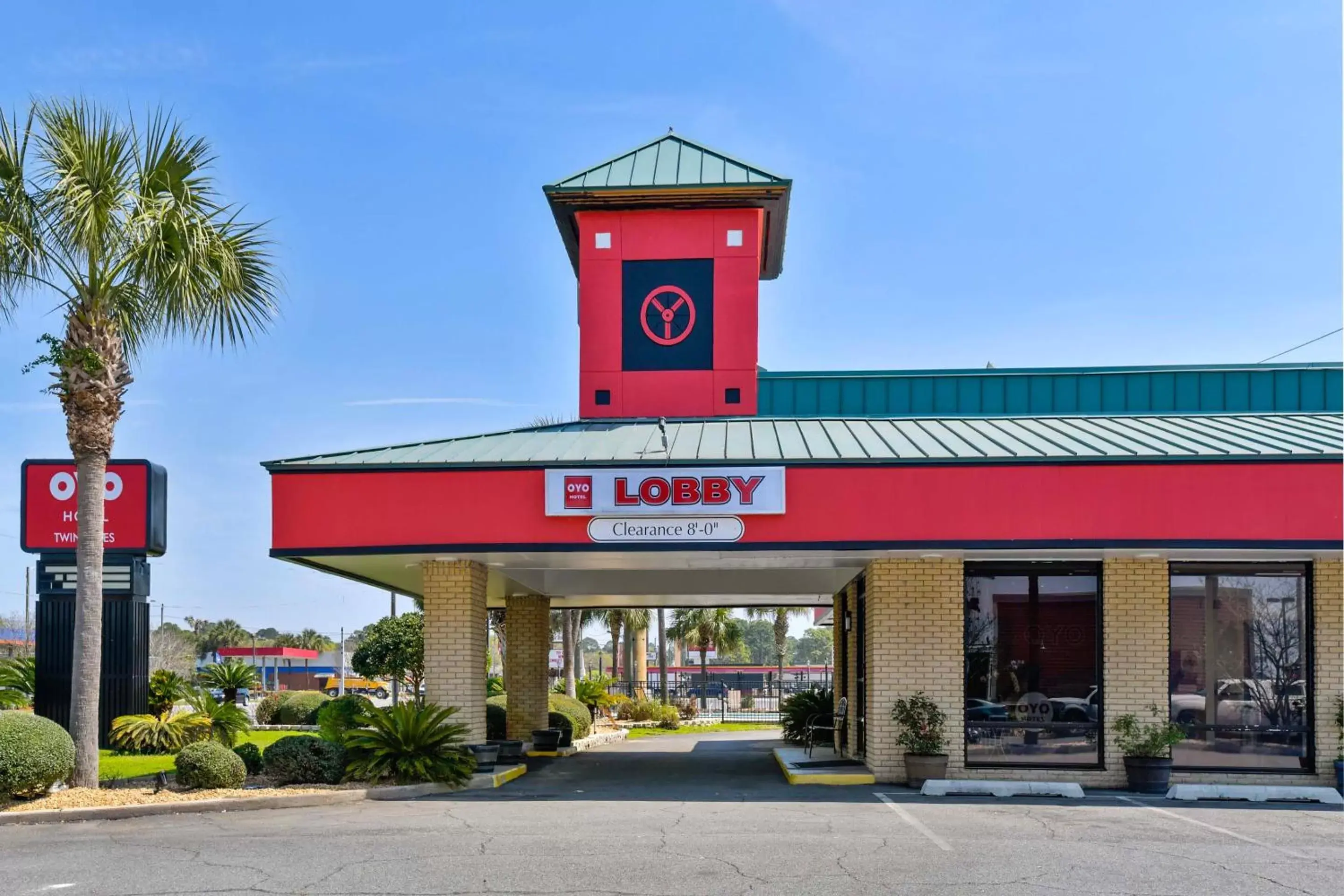 Facade/entrance in OYO Hotel Twin Lake- Lake Park Valdosta area