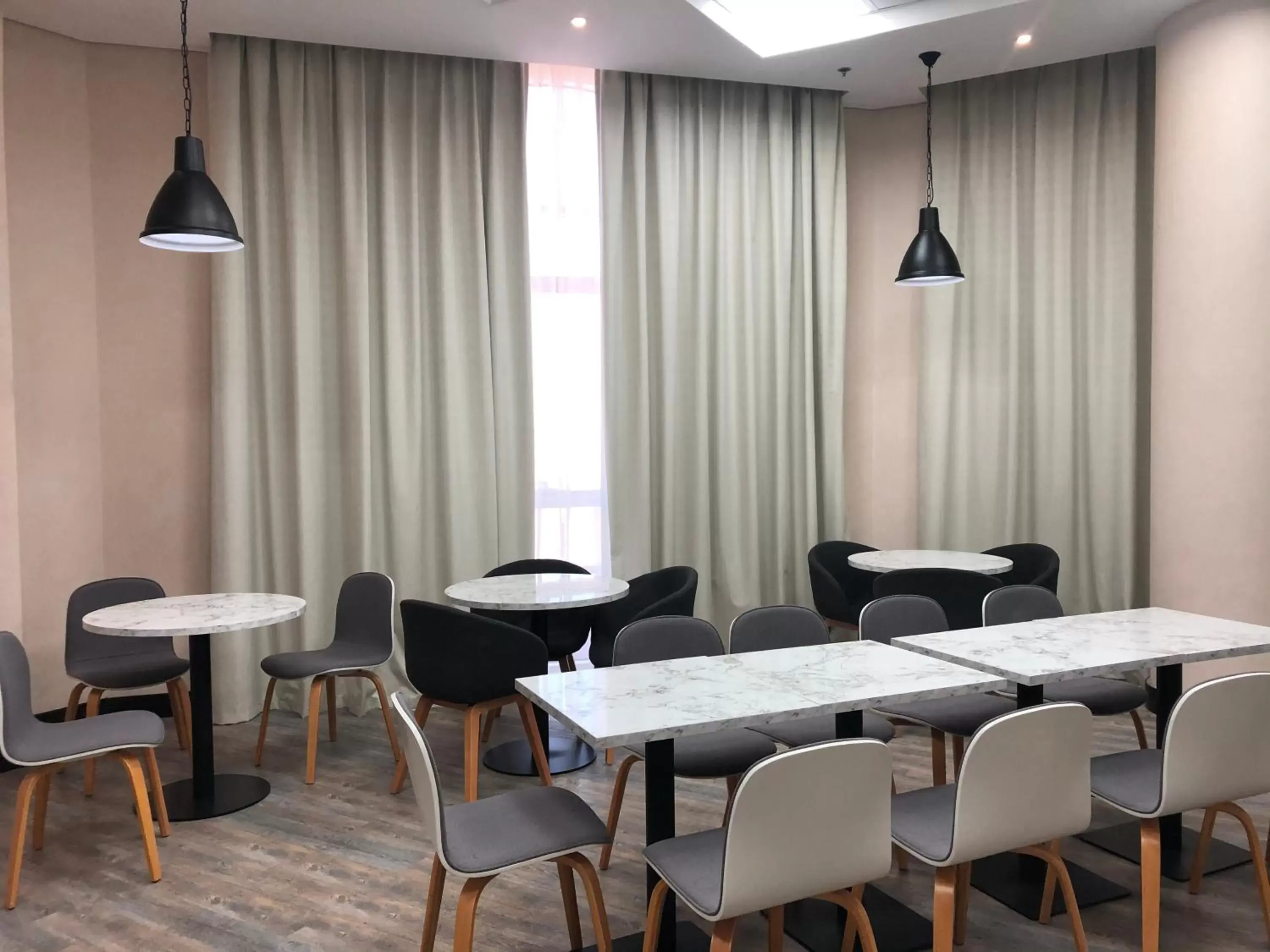 Restaurant/places to eat in TIME Express Hotel Al Khan Restaurant/places to eat in TIME Express Hotel Al Khan