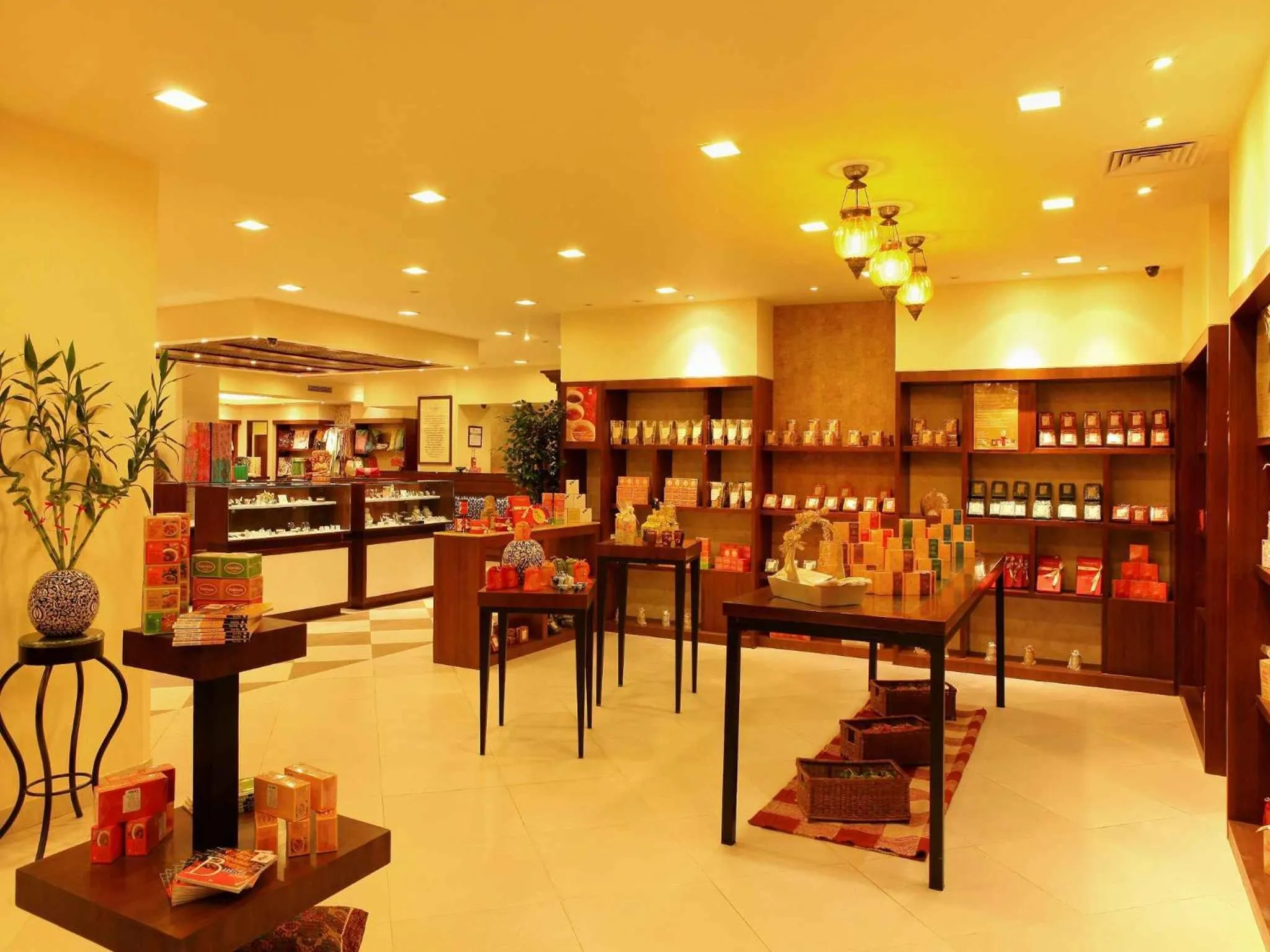On-site shops in The Metropolitan Hotel & Spa New Delhi