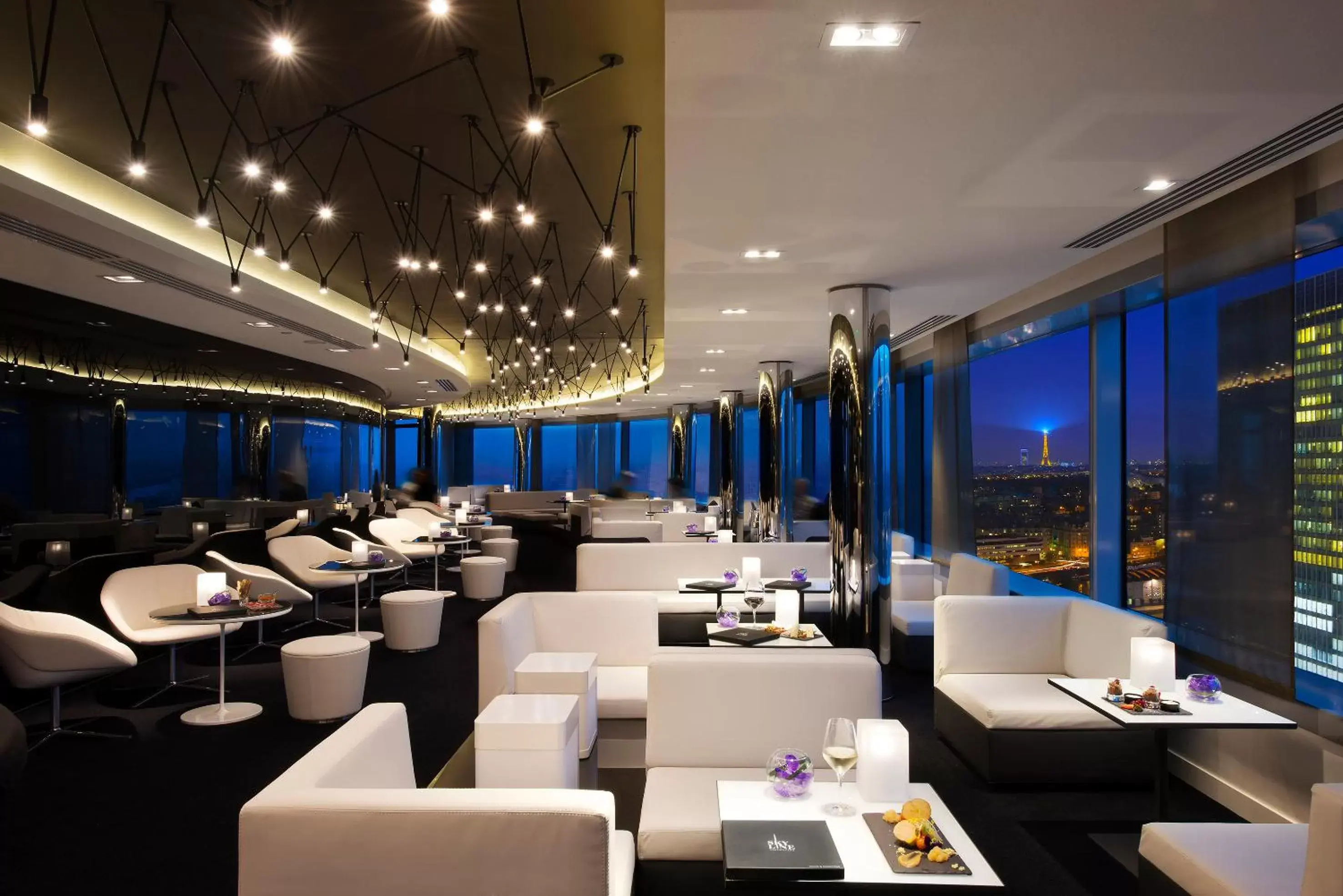 Lounge or bar, Restaurant/Places to Eat in Melia Paris La Defense