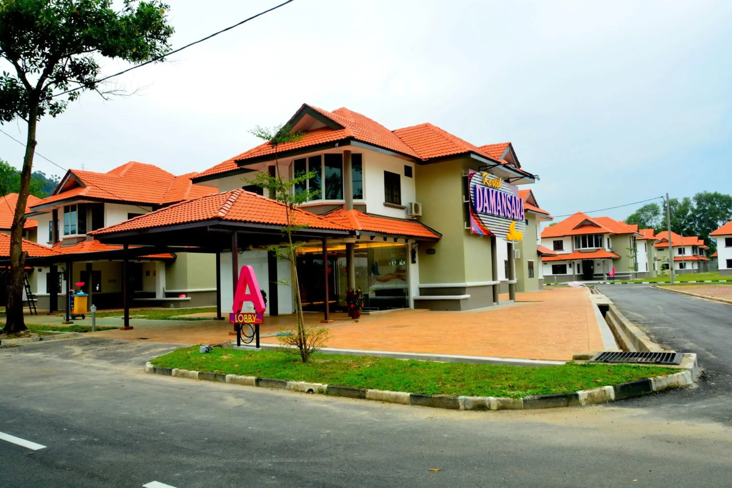 Facade/entrance, Property Building in Kertih Damansara Inn