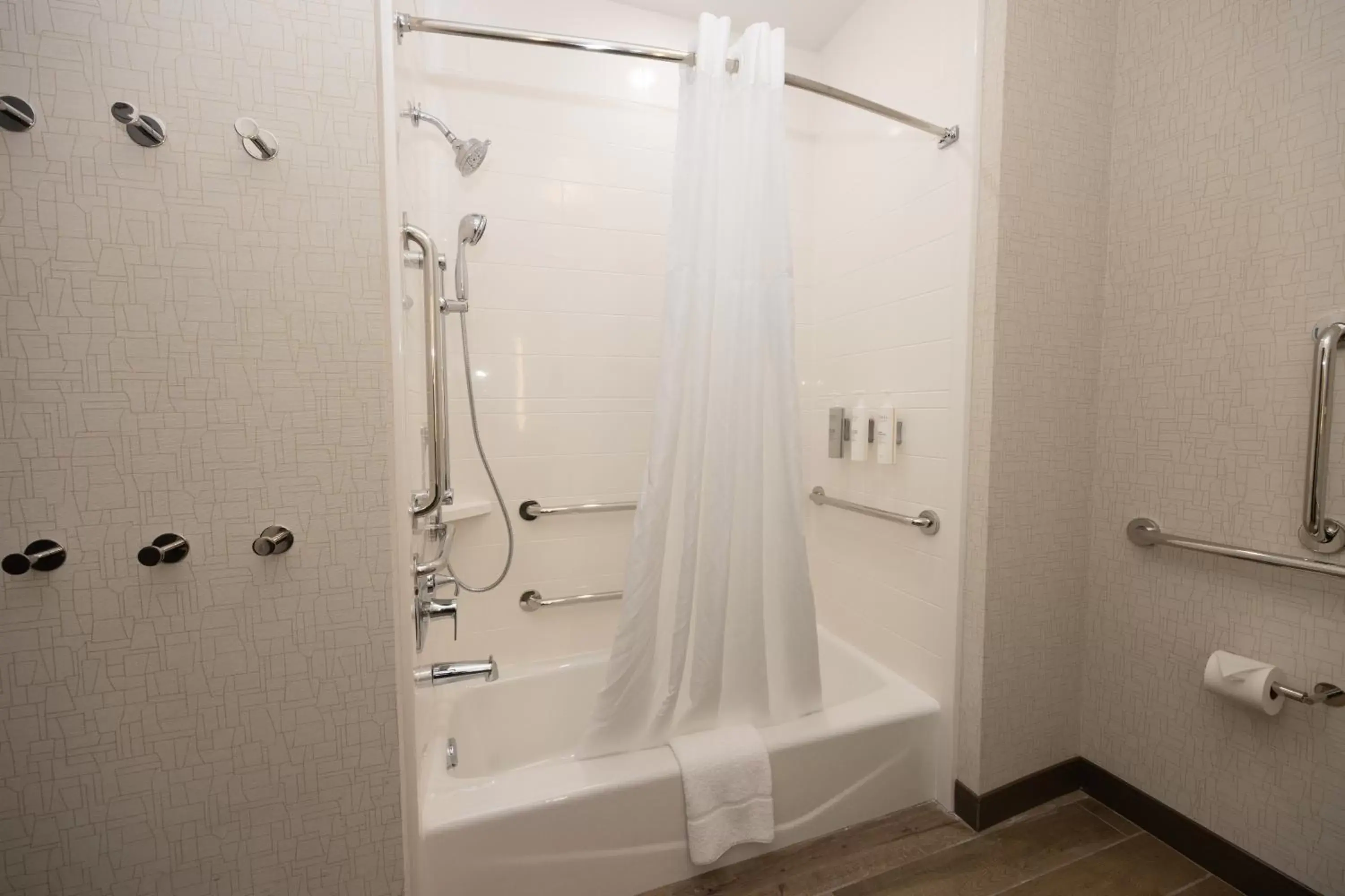 Bath, Bathroom in Hampton Inn New Orleans French Quarter Market Area