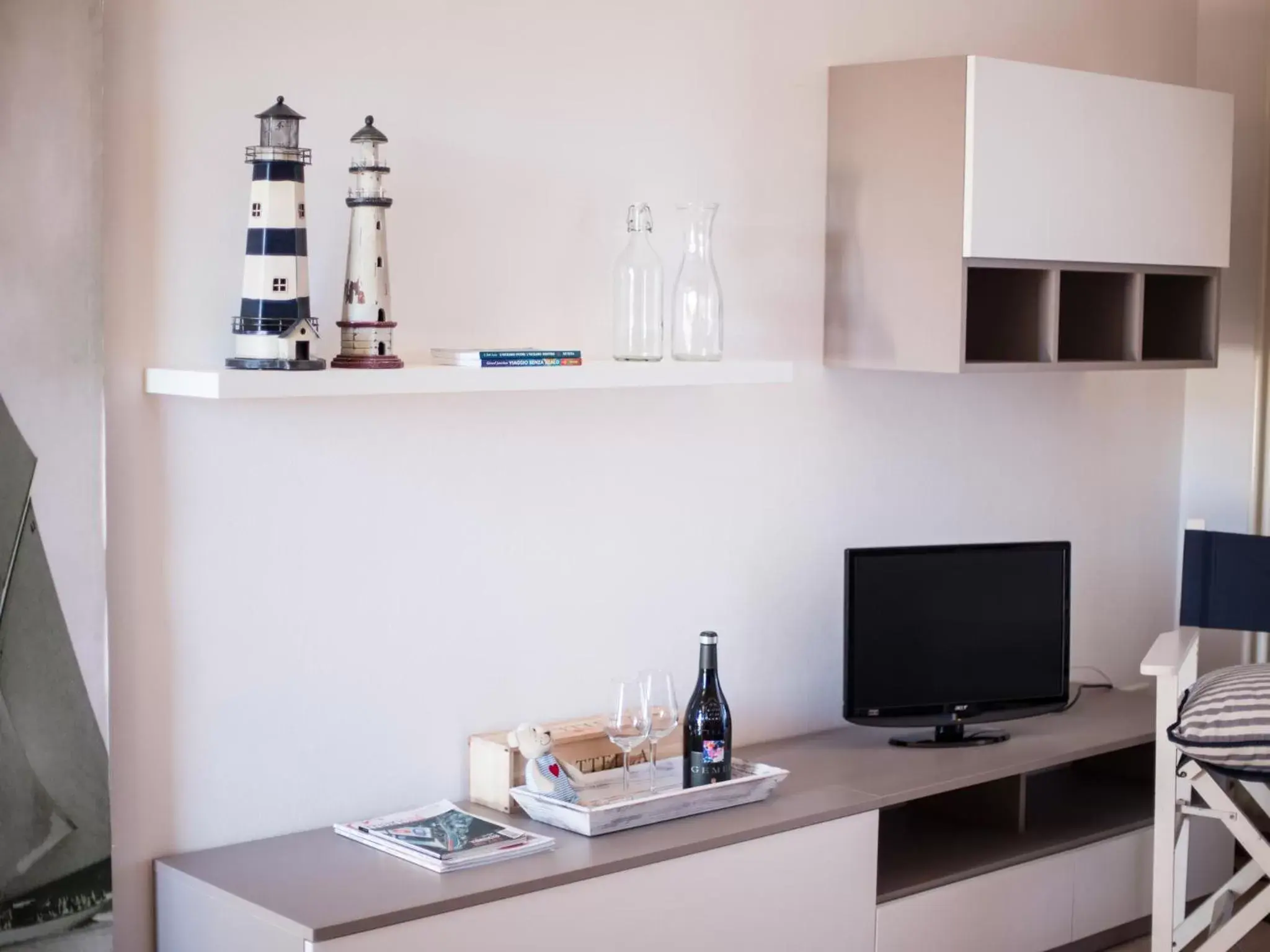 TV and multimedia, TV/Entertainment Center in BellaSirmione Holiday Apartments
