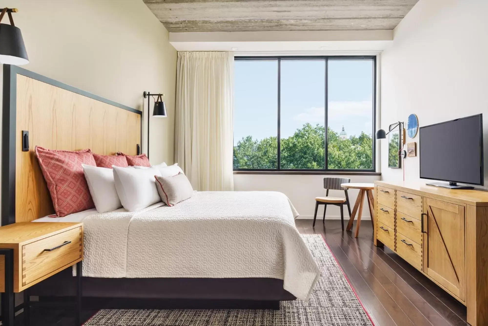 TV and multimedia, Bed in Hotel Indigo Athens - University Area by IHG TV and multimedia, Bed in Hotel Indigo Athens - University Area by IHG