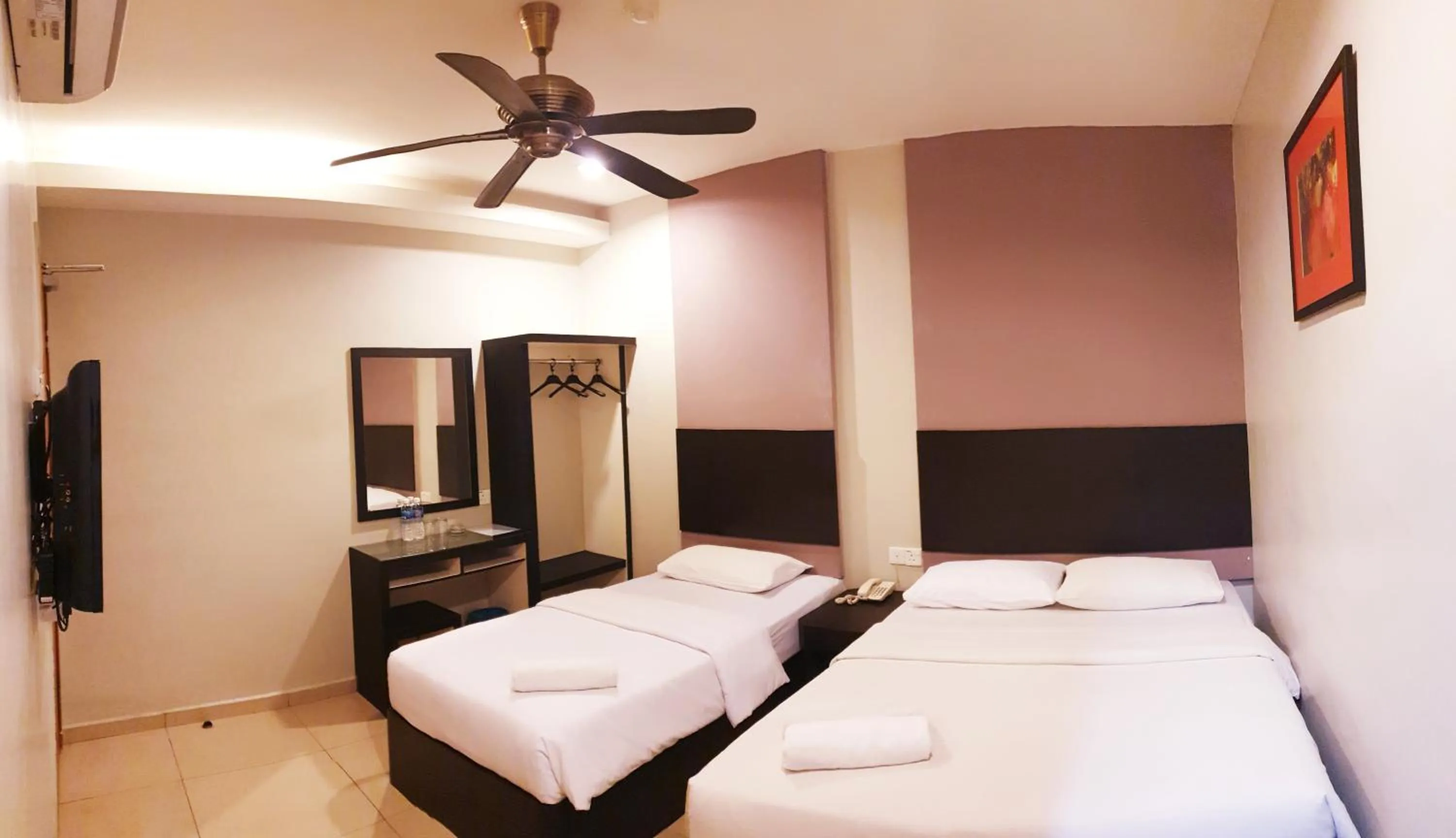 Bed in Golden Court Hotel - Tun Abdul Razak