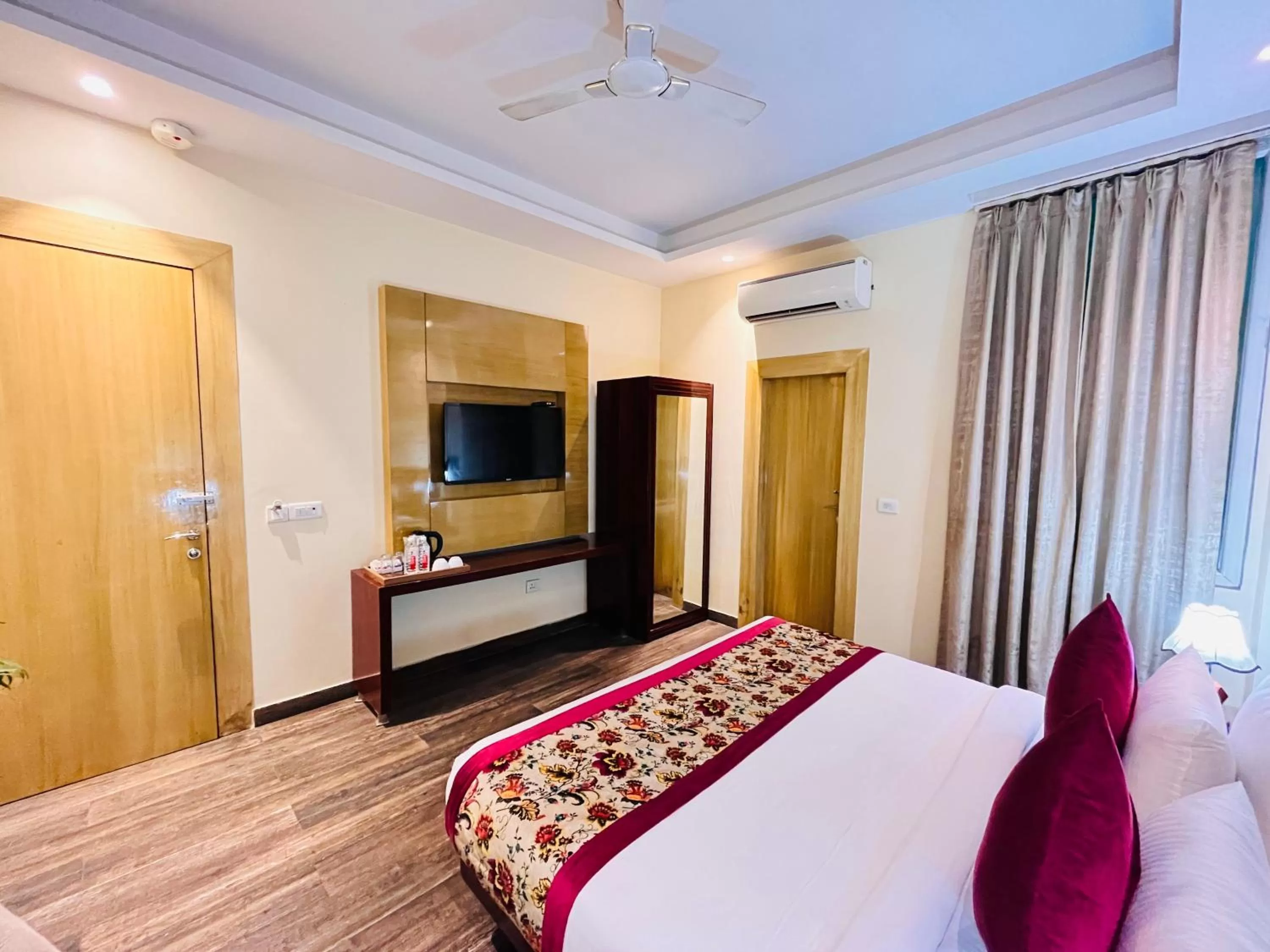 Bed in Hotel Banz near Delhi Airport