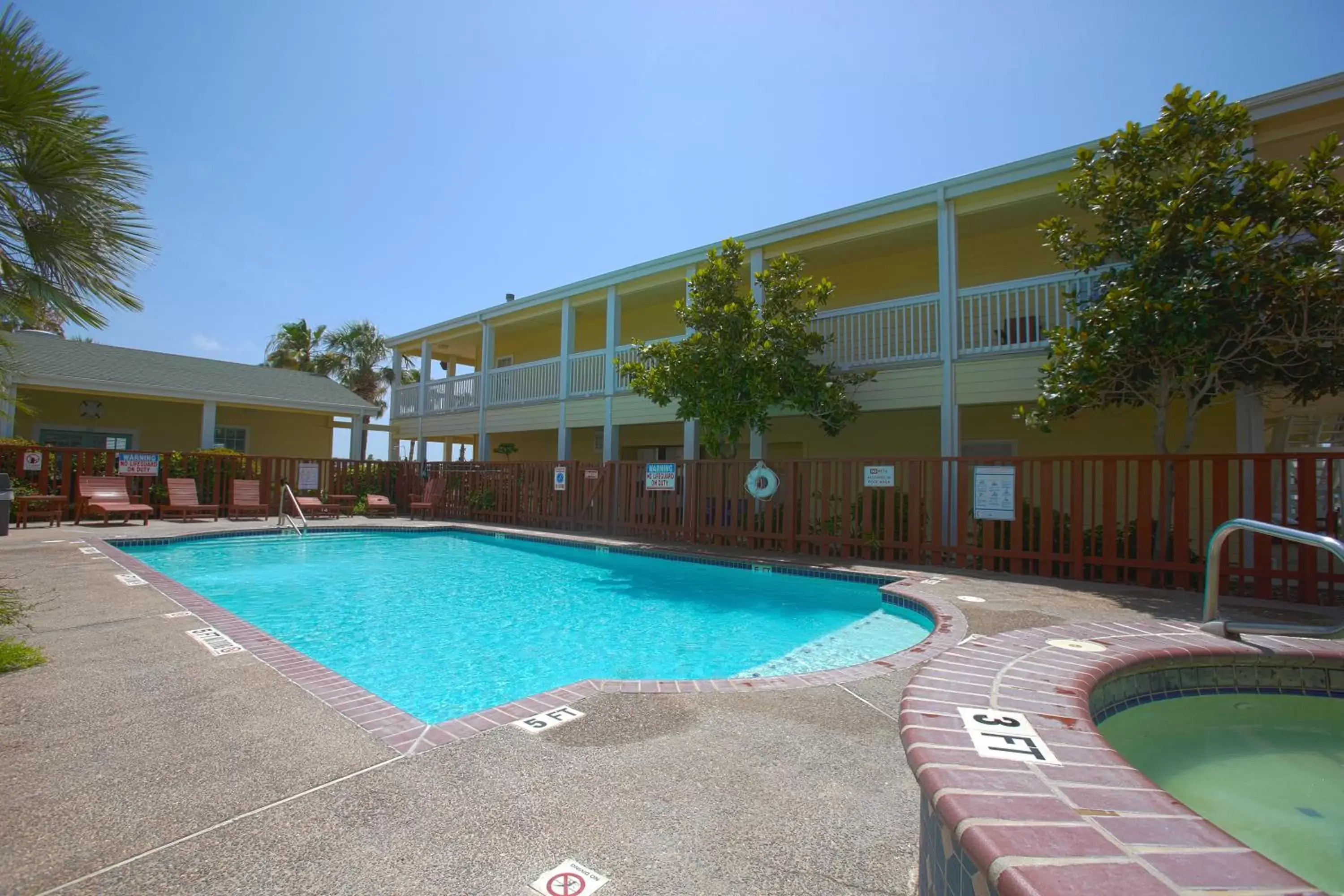 Swimming pool, Property Building in Plantation Suites and Conference Center