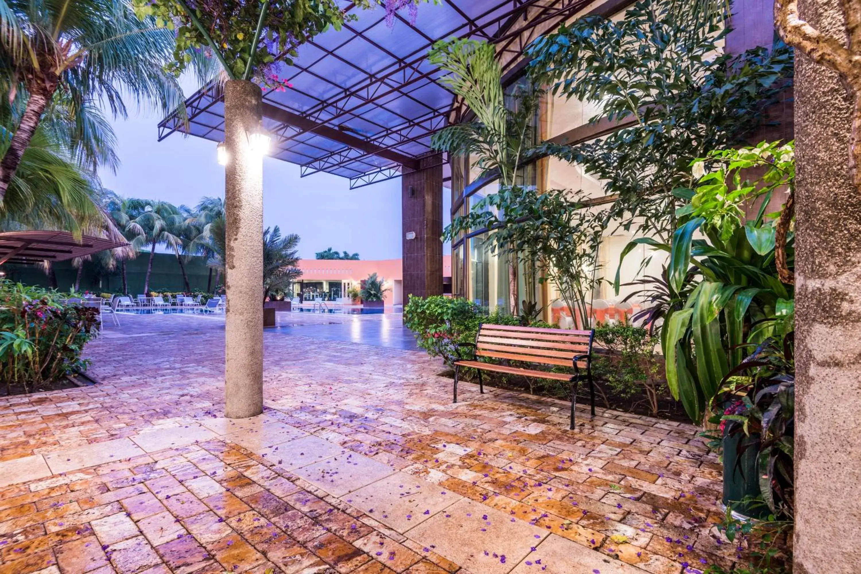 Lobby or reception in Holiday Inn Convention Center by IHG Lobby or reception in Holiday Inn Convention Center by IHG