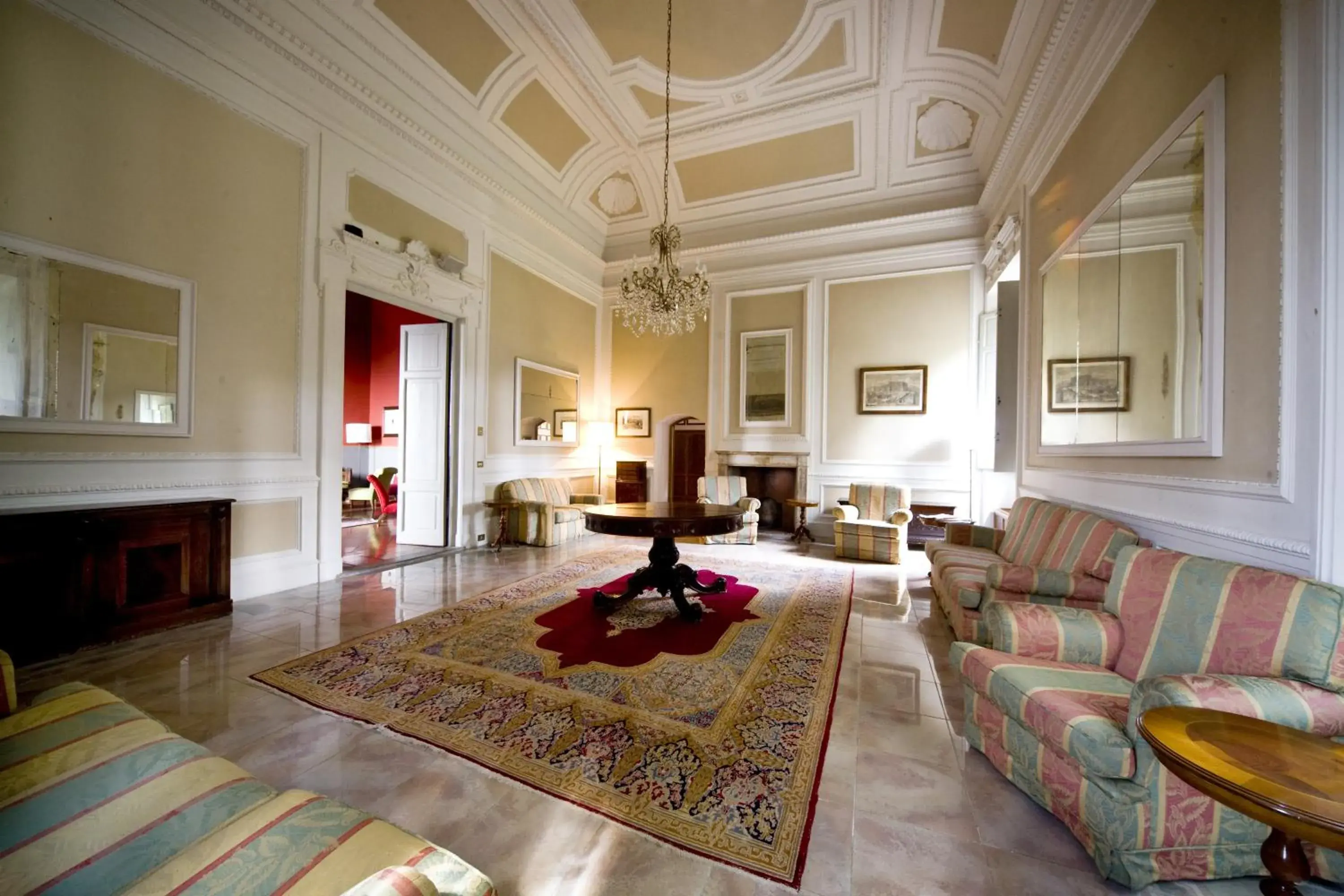 Lounge or bar, Seating Area in Villa Pitiana