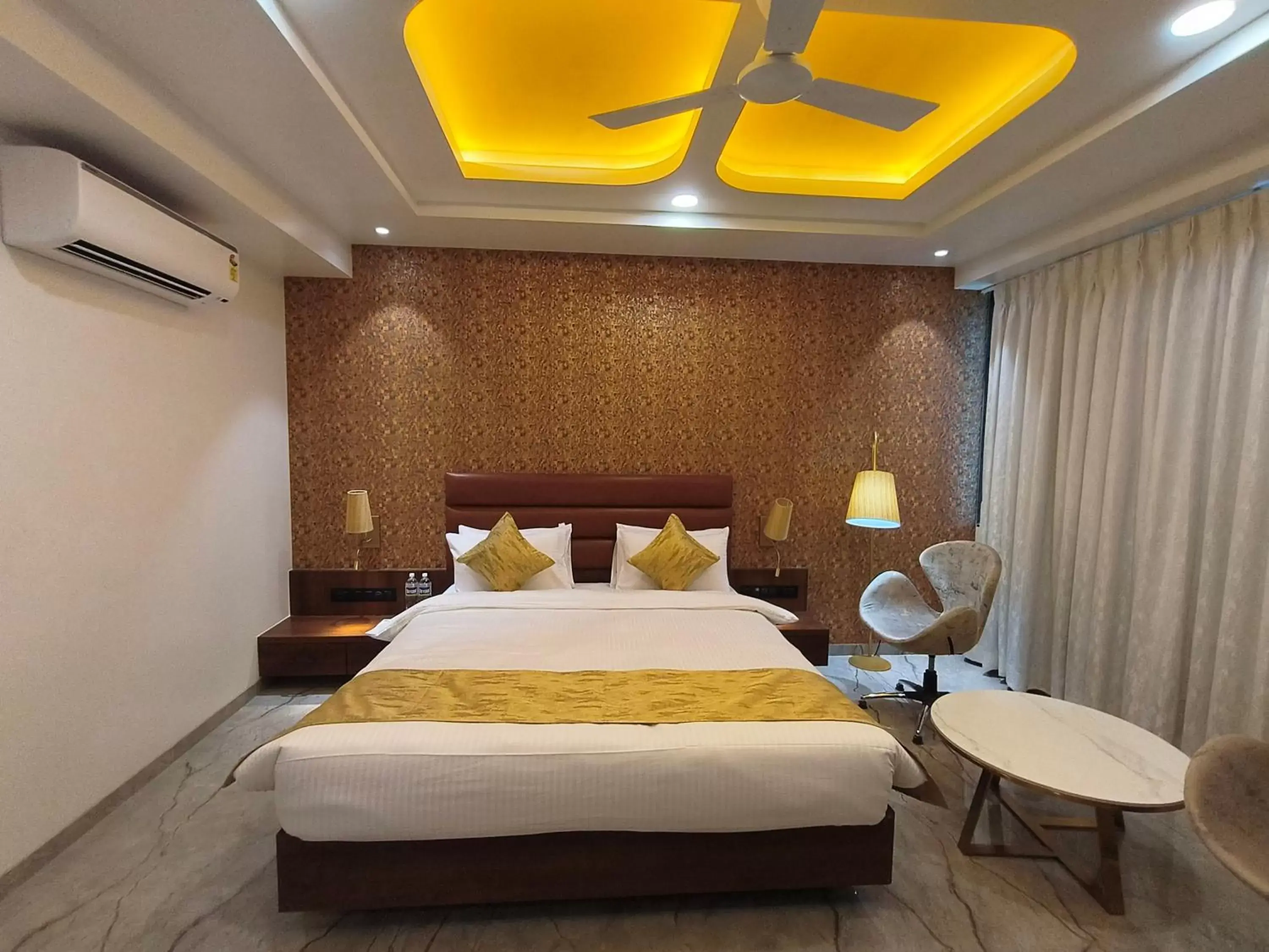 Bed in Four Petals Executive by LHMS Bed in Four Petals Executive by LHMS