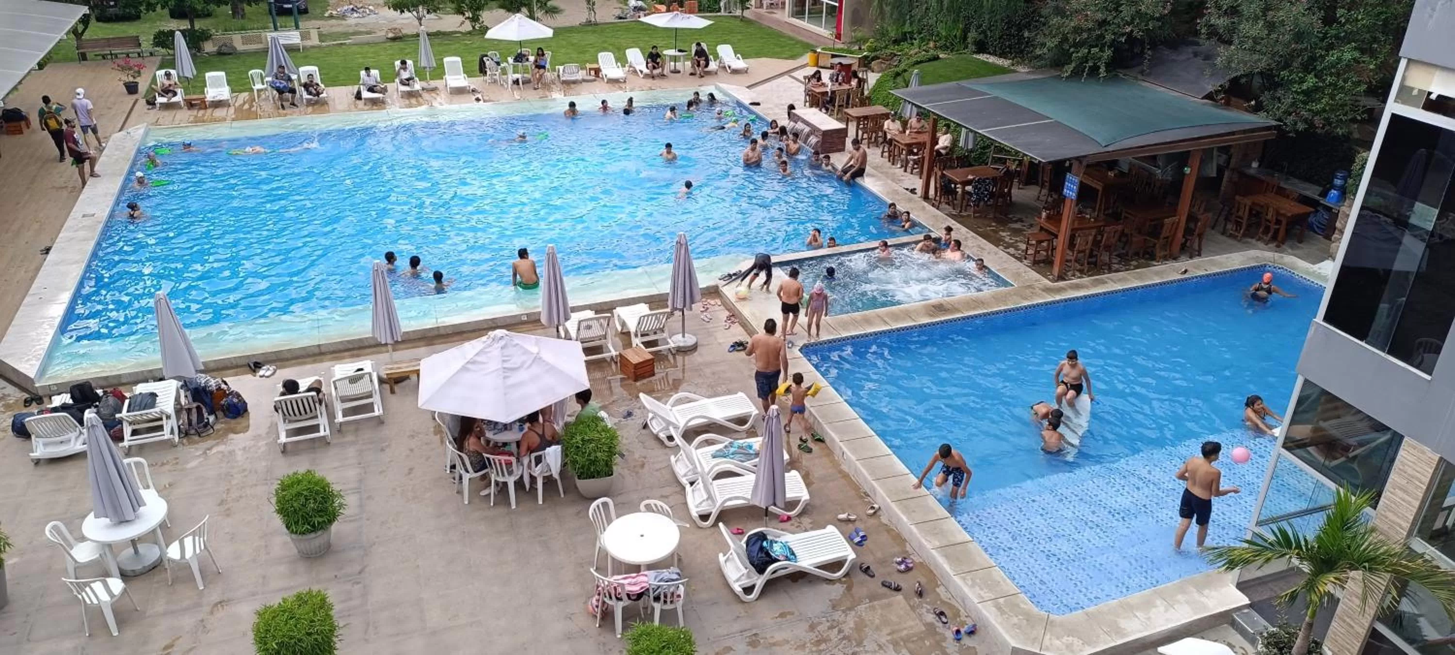 Swimming pool in Hotel Los Ceibos