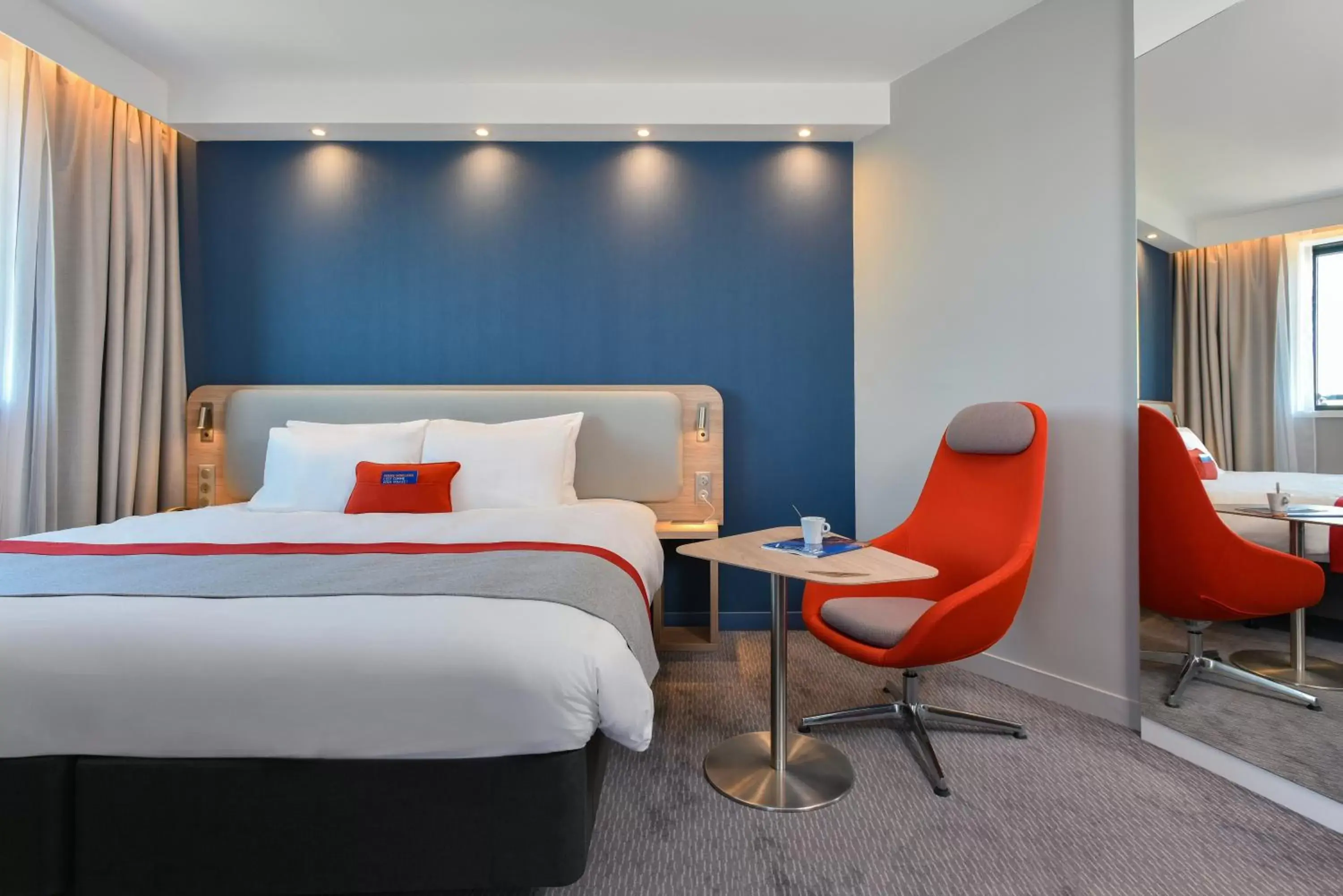 Bedroom, Bed in Holiday Inn Express - Rouen Centre - Rive Gauche, an IHG Hotel