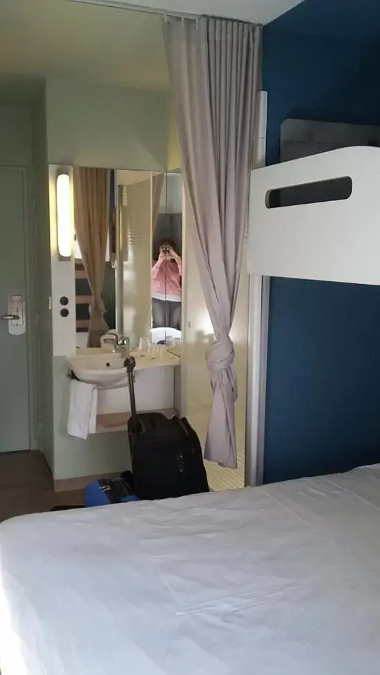 Guests, Bed in Hotel Ibis Budget Deauville
