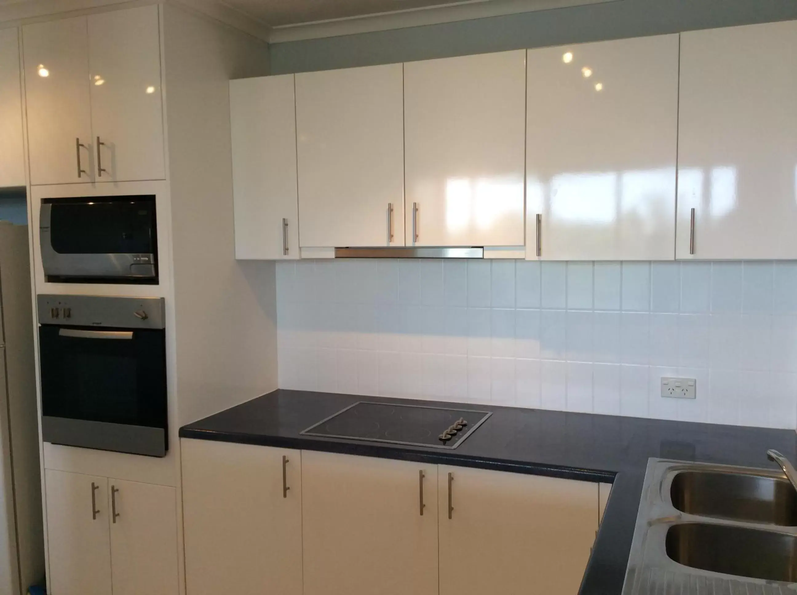 Kitchen or kitchenette, Kitchen/Kitchenette in Kirribilli Apartments