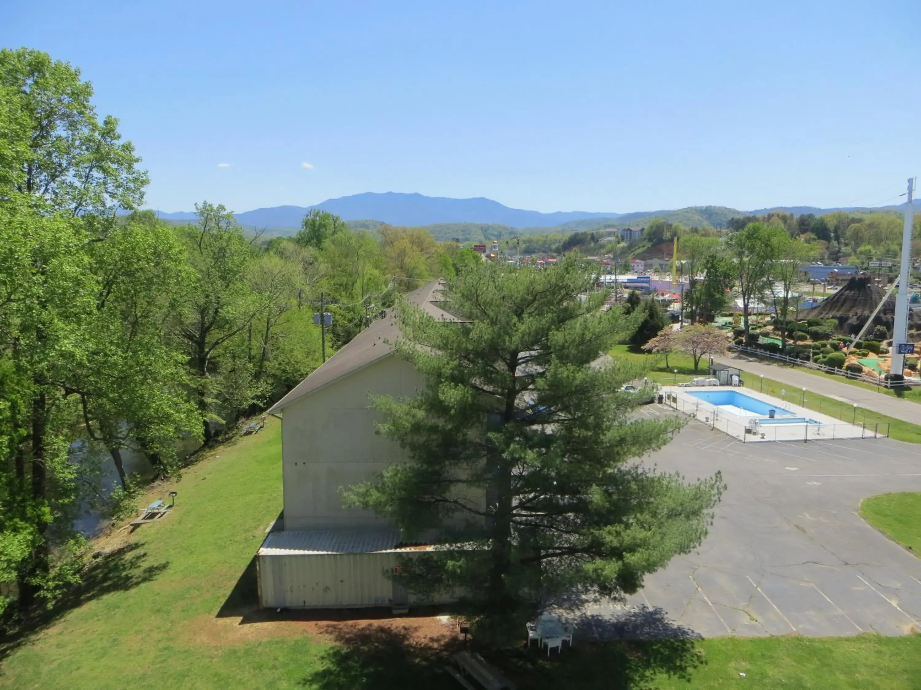 Facade/entrance, Pool View in River Place Inn