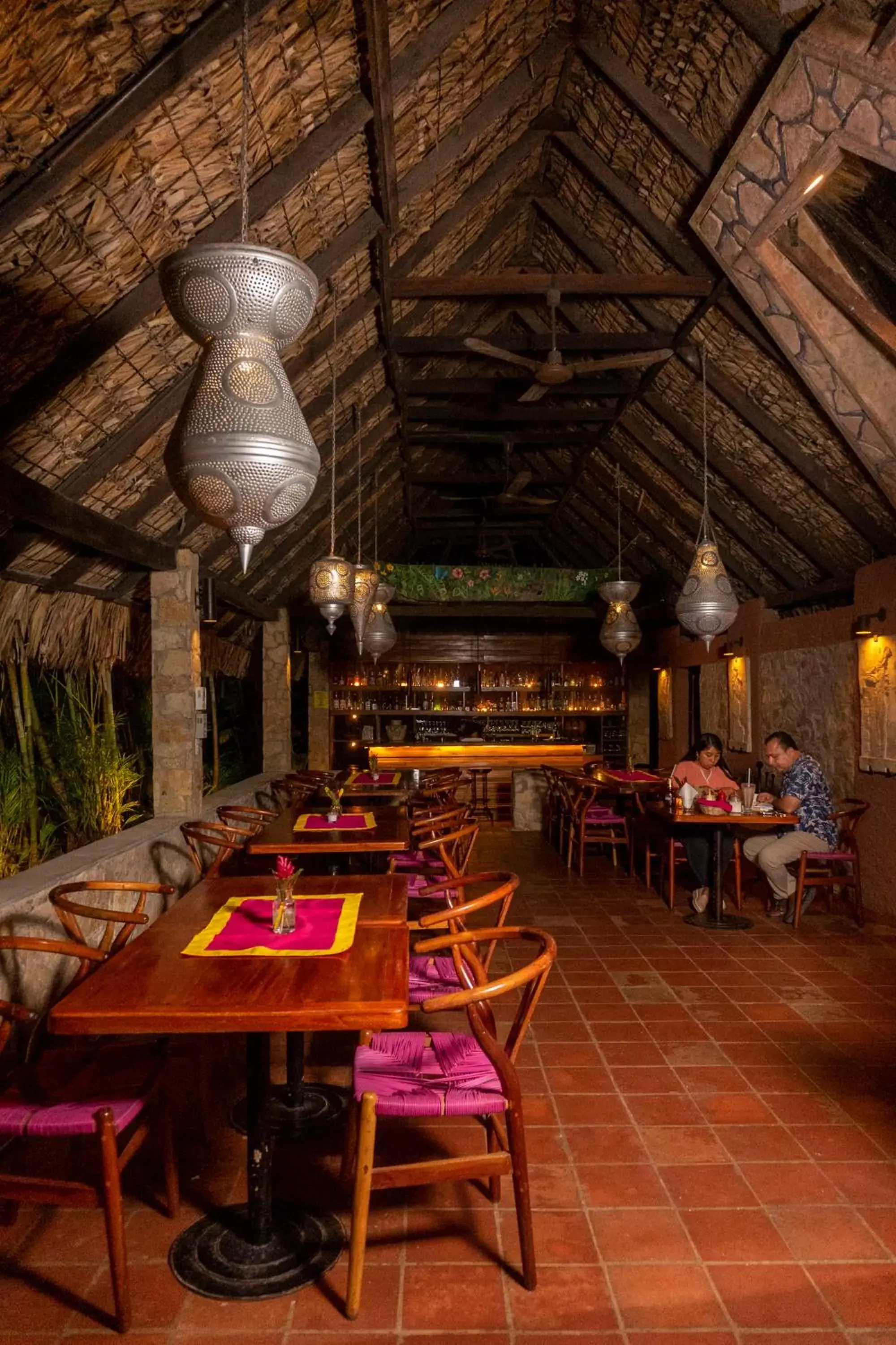 Restaurant/Places to Eat in Hotel Maya Bell