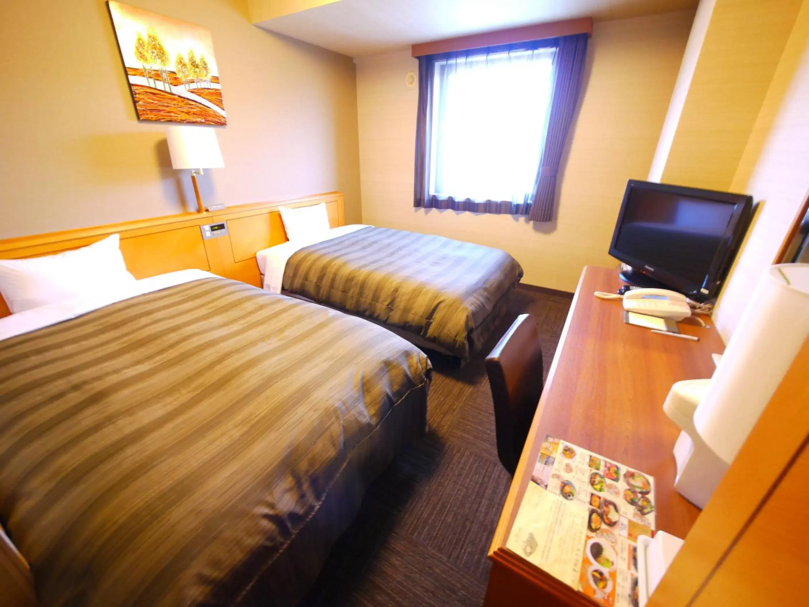 Bed in Hotel Route-Inn Shin-Shirakawa Eki Higashi