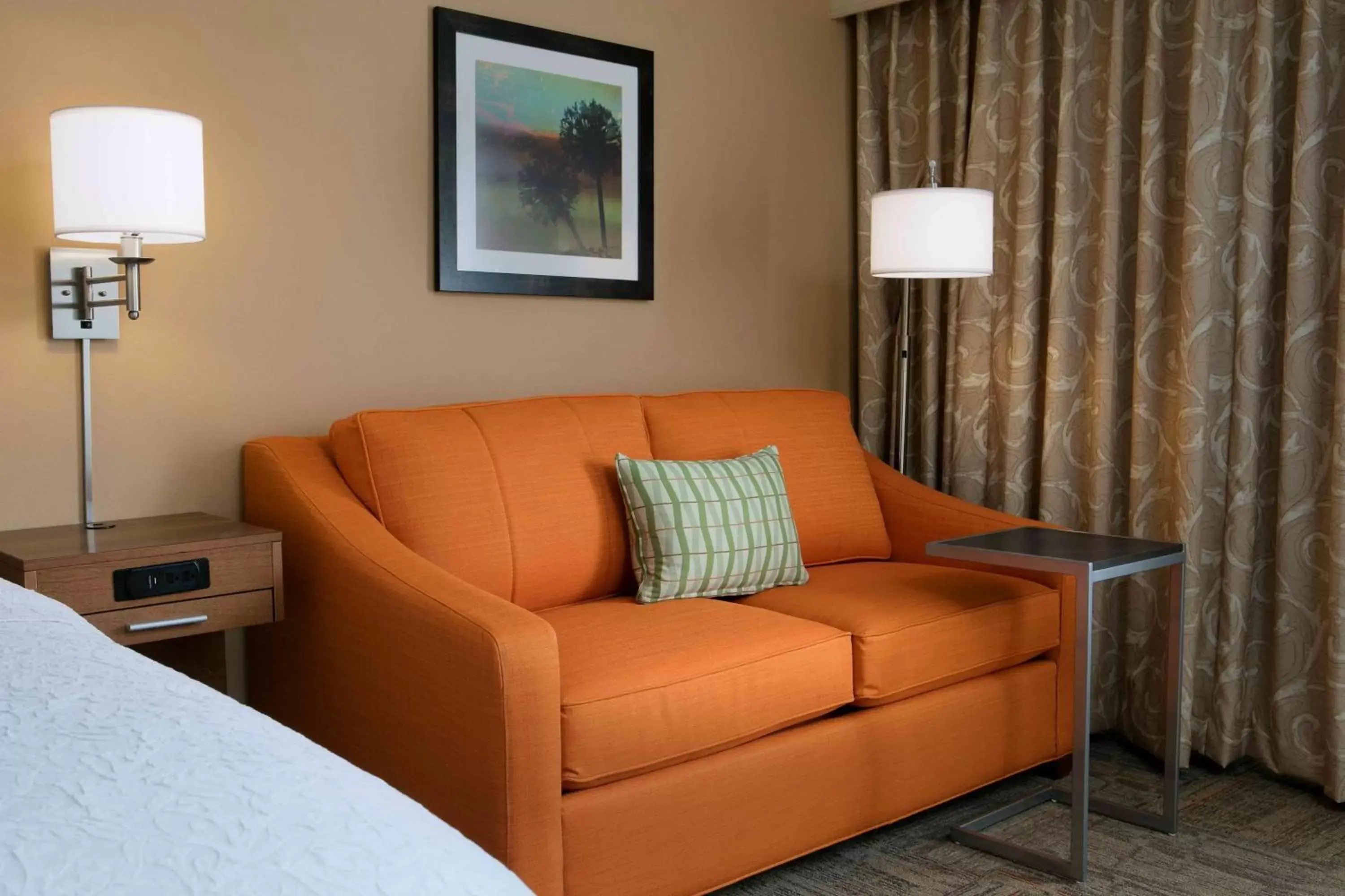 Living room, Seating Area in Hampton Inn Kansas City/Shawnee Mission