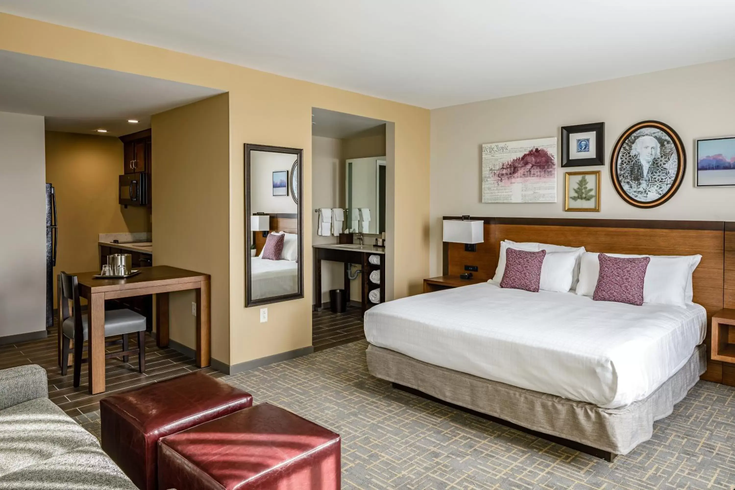 Bedroom in Hotel Madison & Shenandoah Conference Ctr.