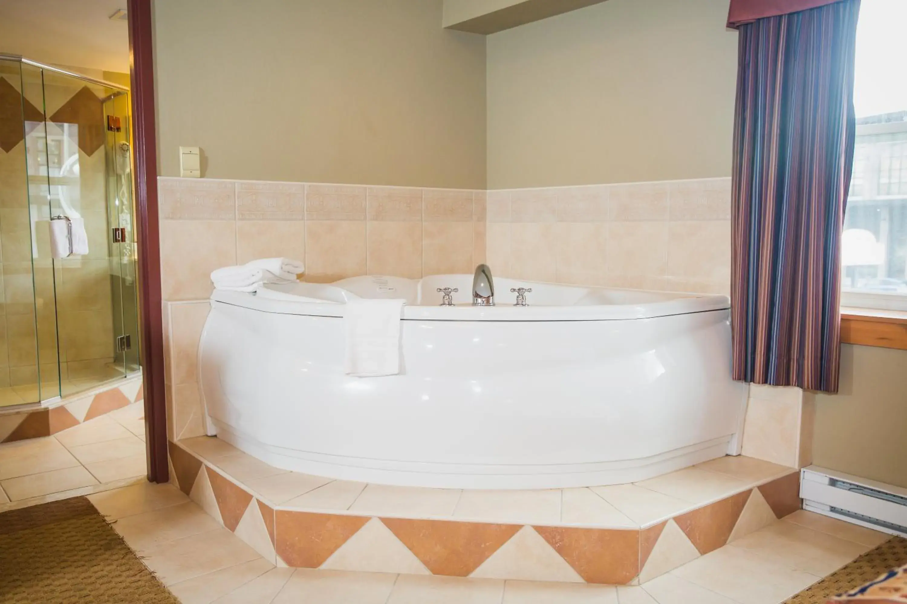 Bathroom in Murray Premises Hotel