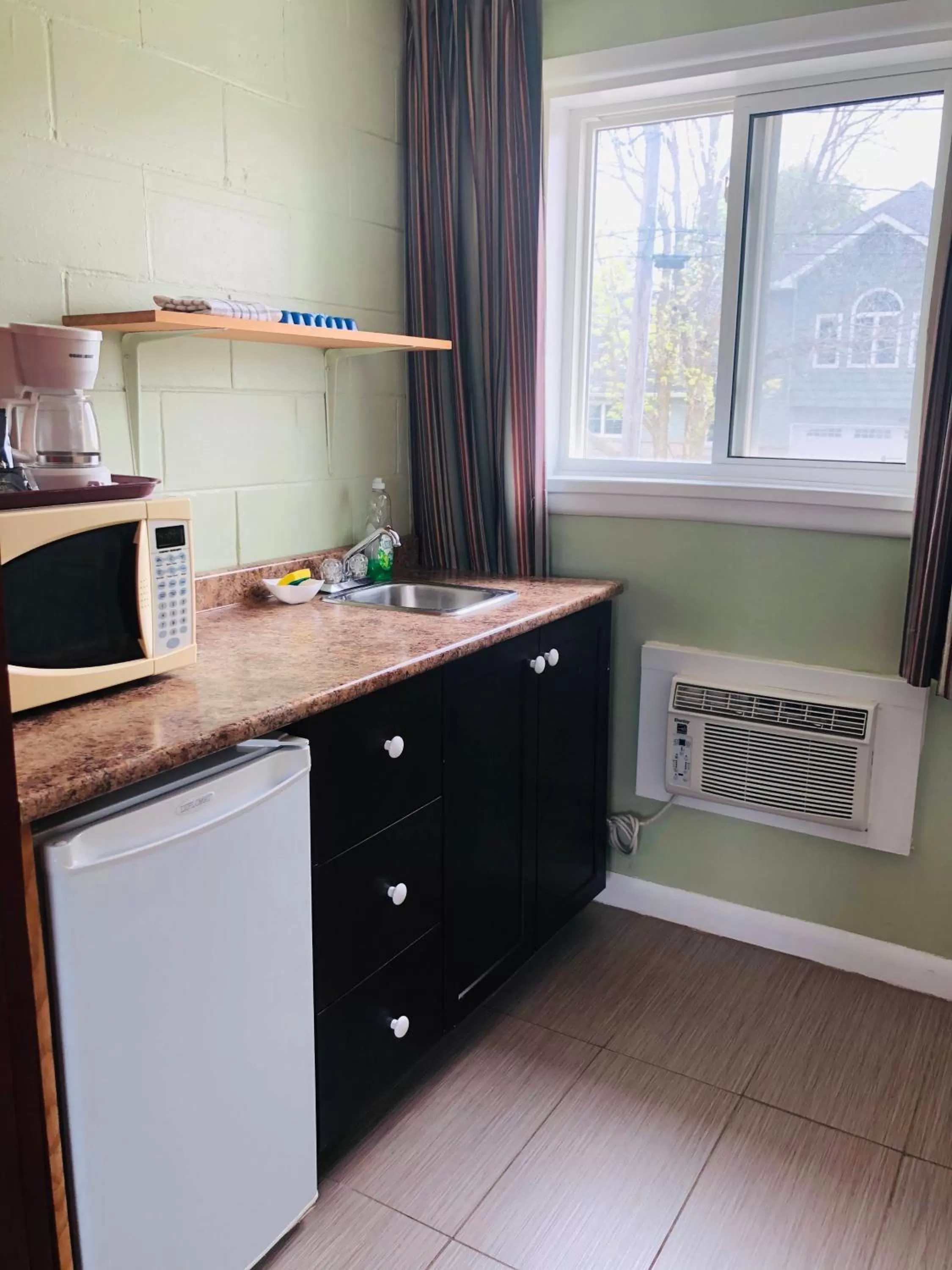 Perth Plaza Inn & Suites