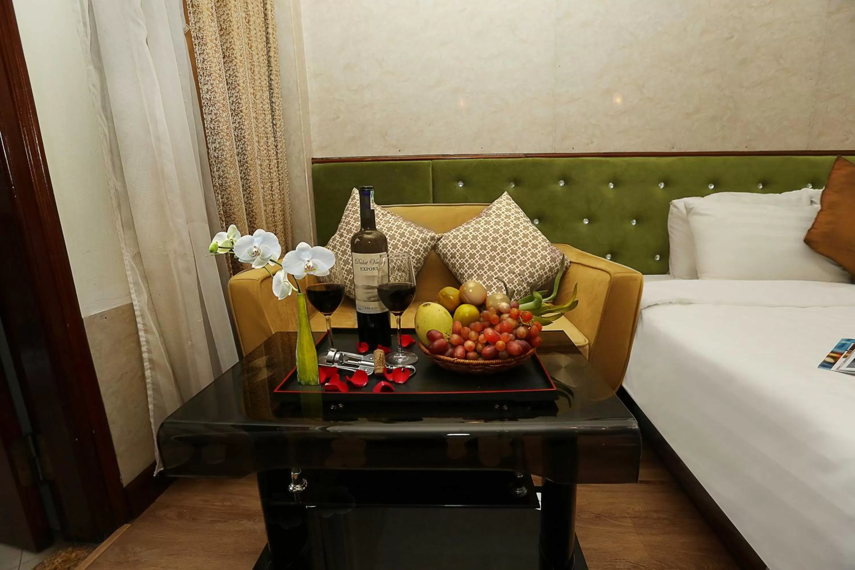 room service, Bed in Hanoi Golden Lotus Hotel & Spa