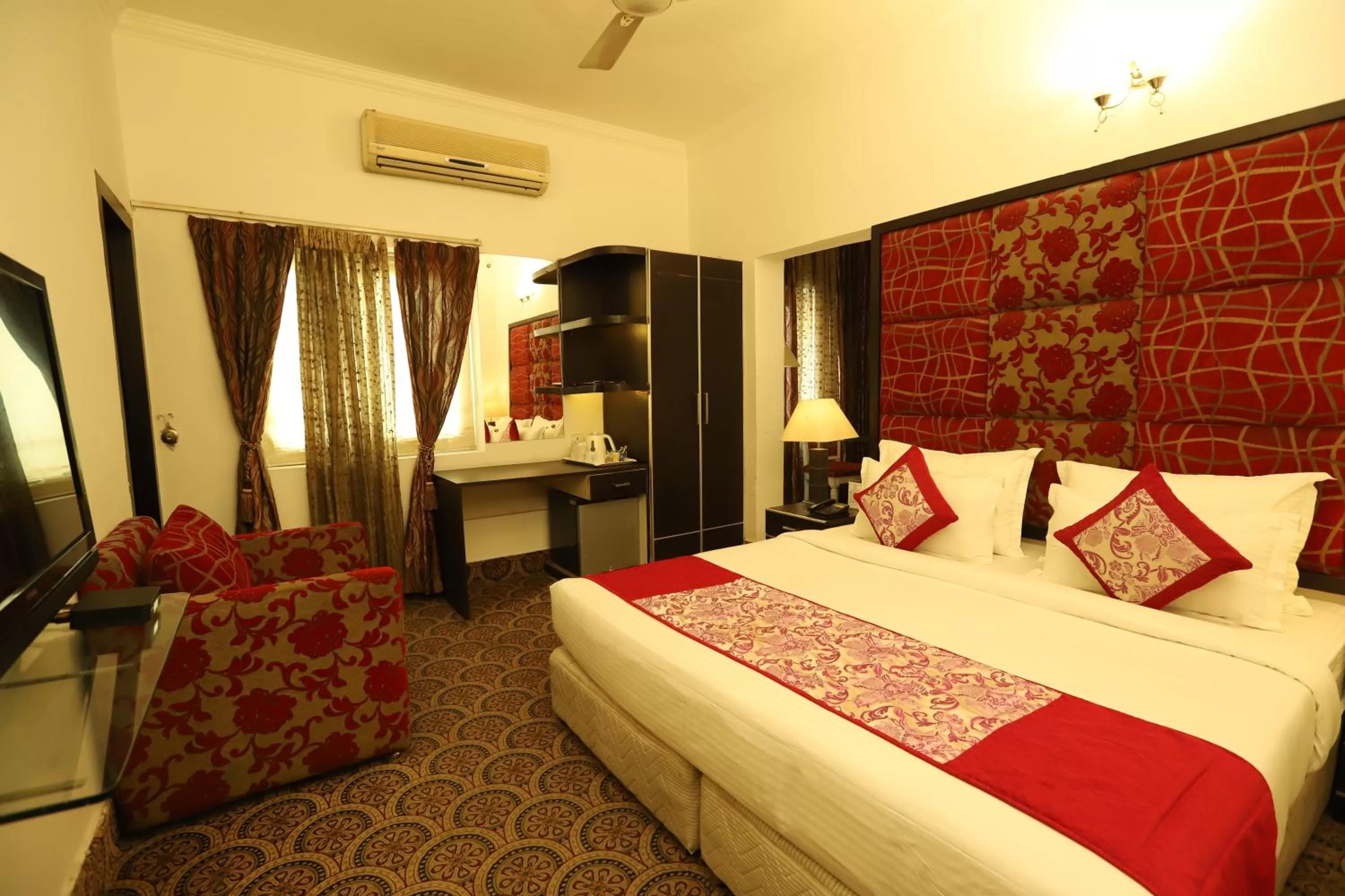 Bed in Hotel Capitol Hills - Greater Kailash Delhi