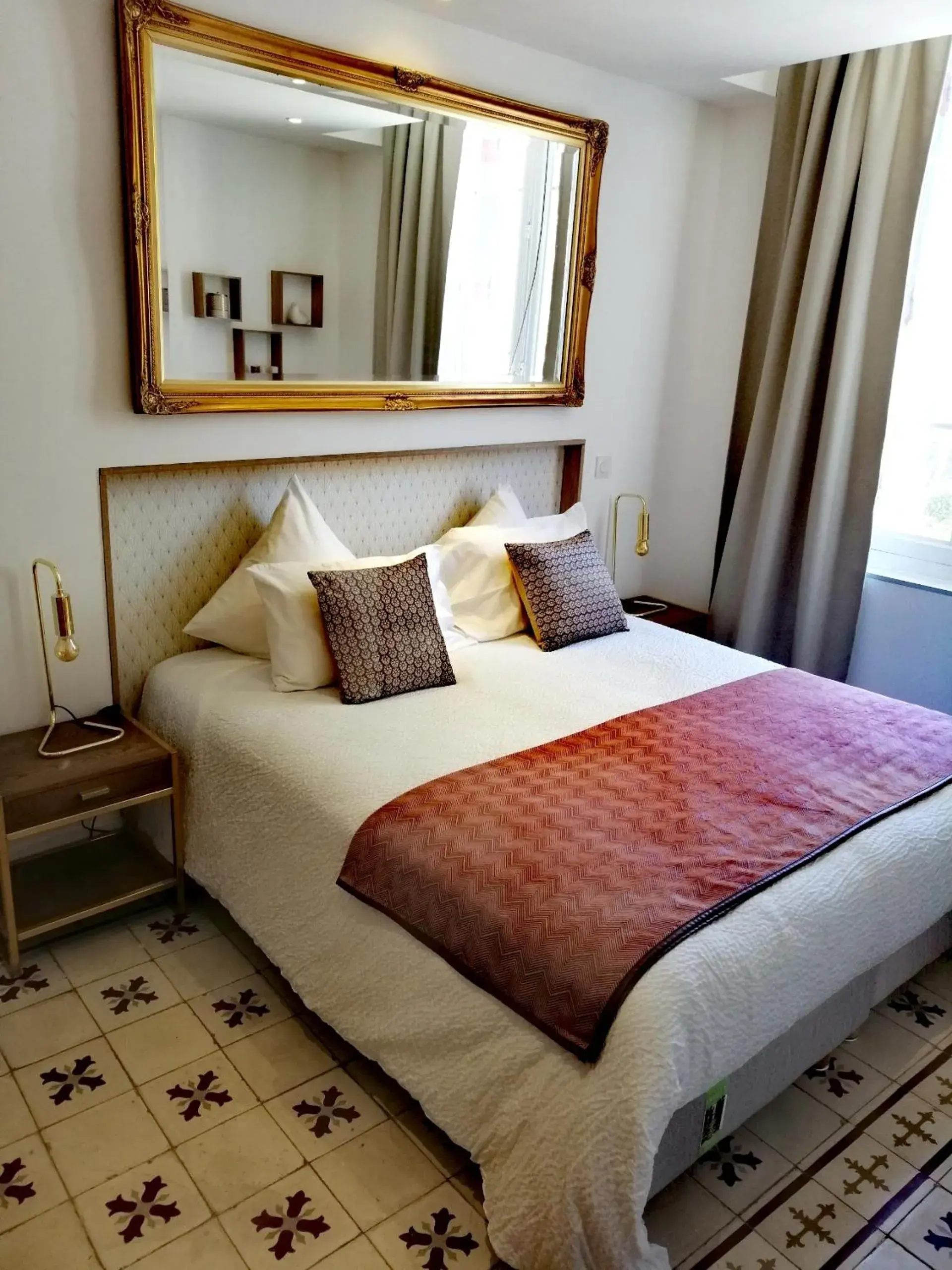 One-Bedroom Suite in La Maison Grivolas Appartements et Maison d'hôtes One-Bedroom Suite in La Maison Grivolas Appartements et Maison d'hôtes