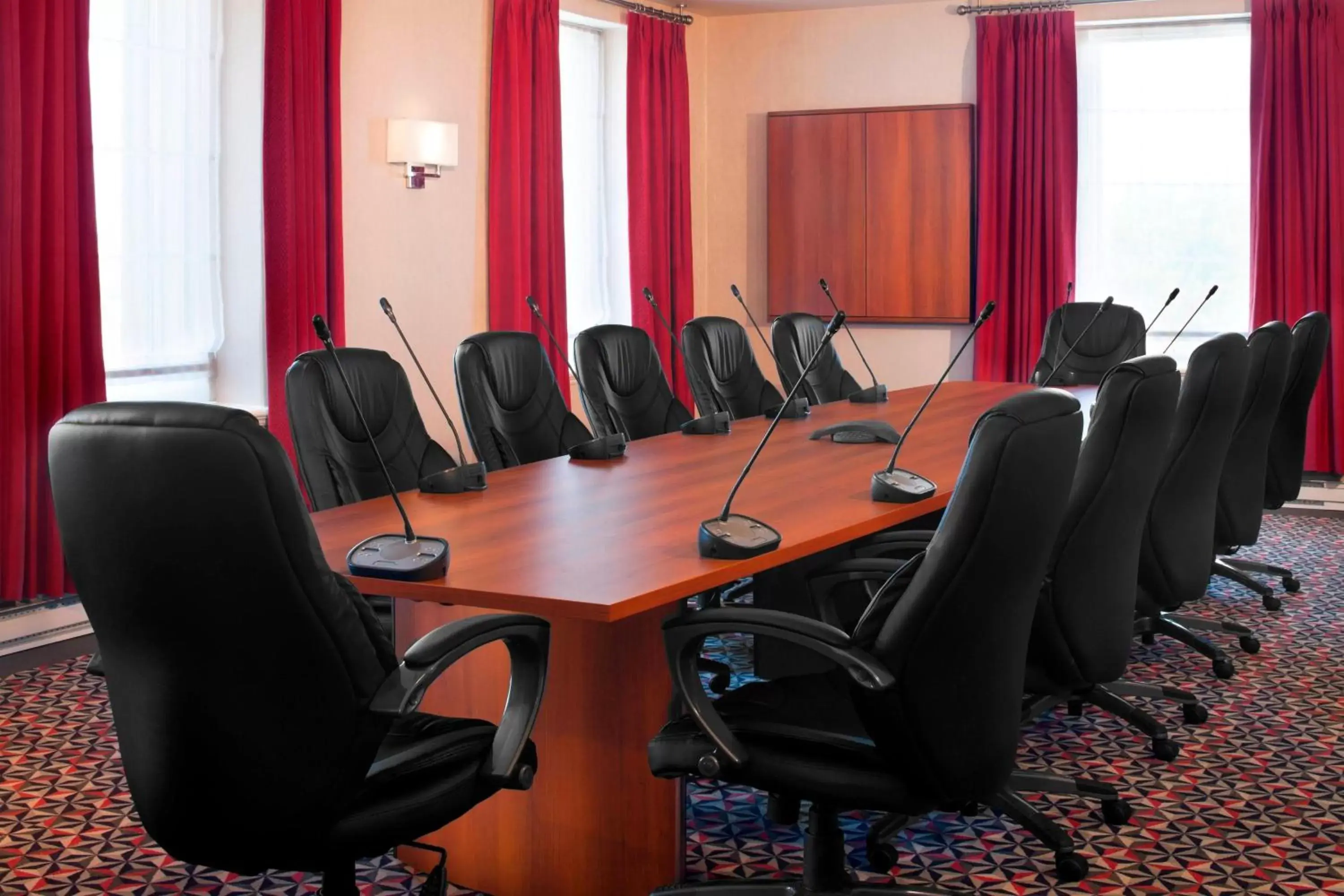 Meeting/conference room in Four Points by Sheraton Hotel & Conference Centre Gatineau-Ottawa
