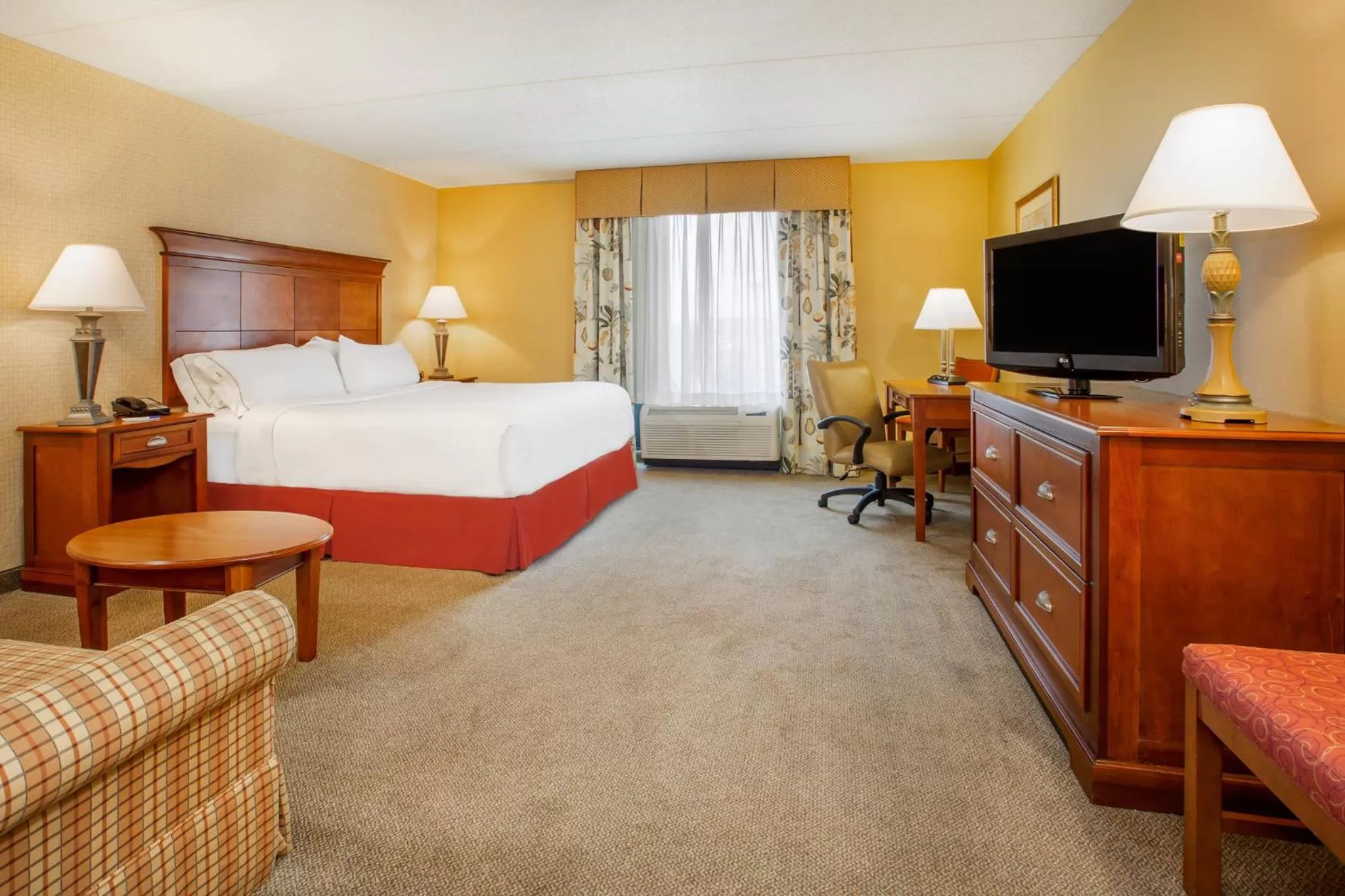 Executive King Room in Holiday Inn Express & Suites Bloomington, an IHG Hotel