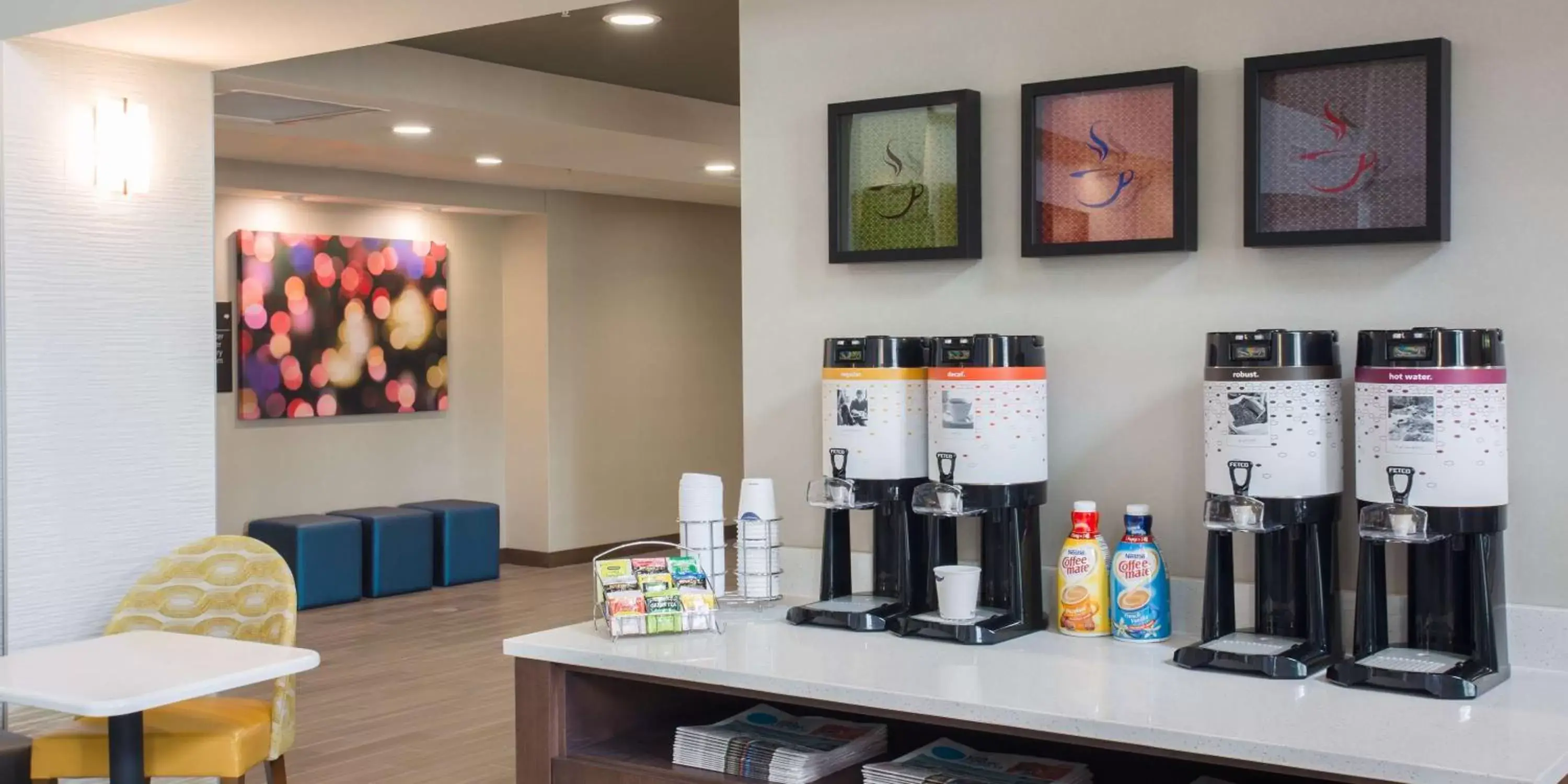 Dining area in Hampton Inn & Suites - Knoxville Papermill Drive, TN