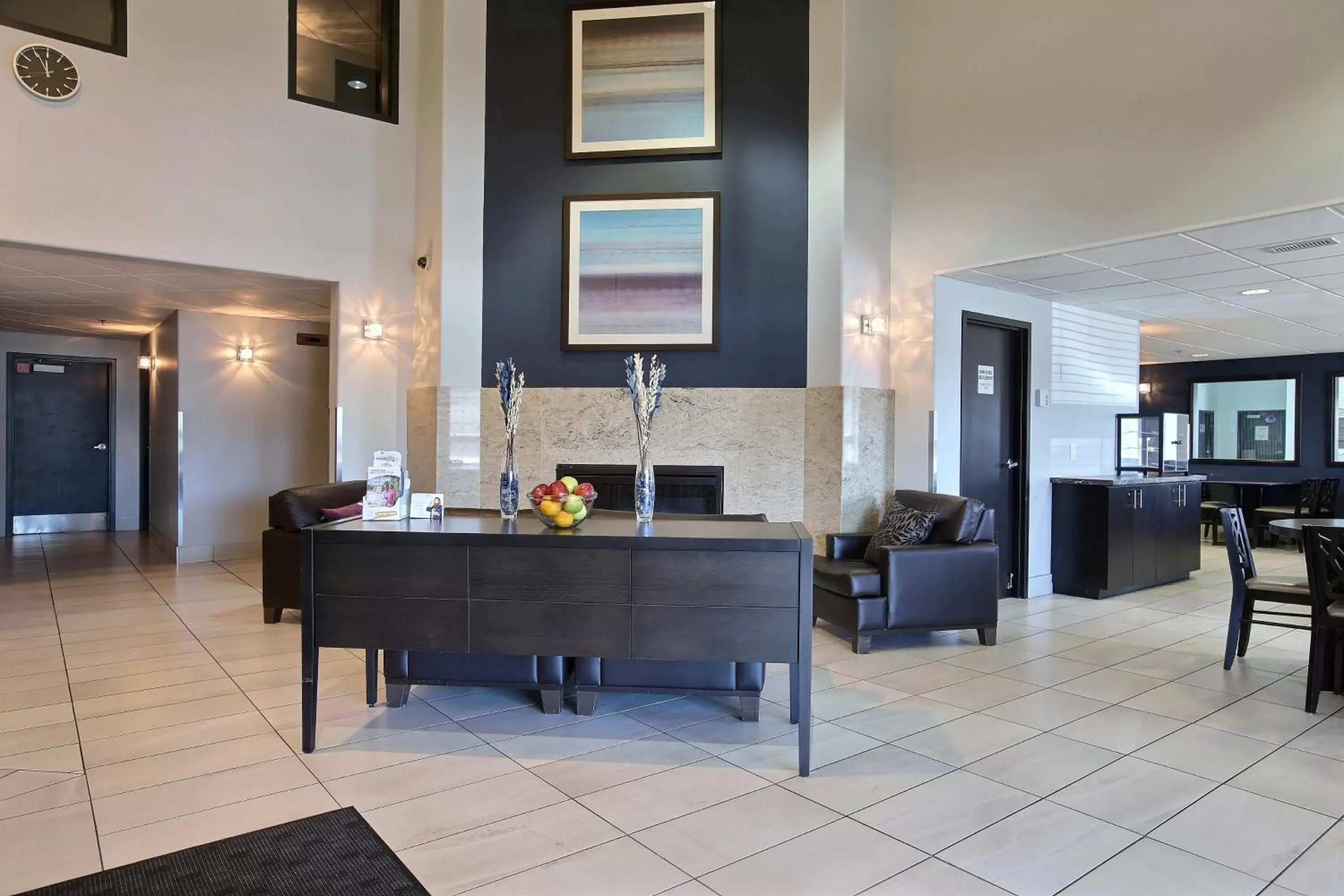 Lobby or reception in Super 8 by Wyndham Lachenaie/Terrebonne Lobby or reception in Super 8 by Wyndham Lachenaie/Terrebonne