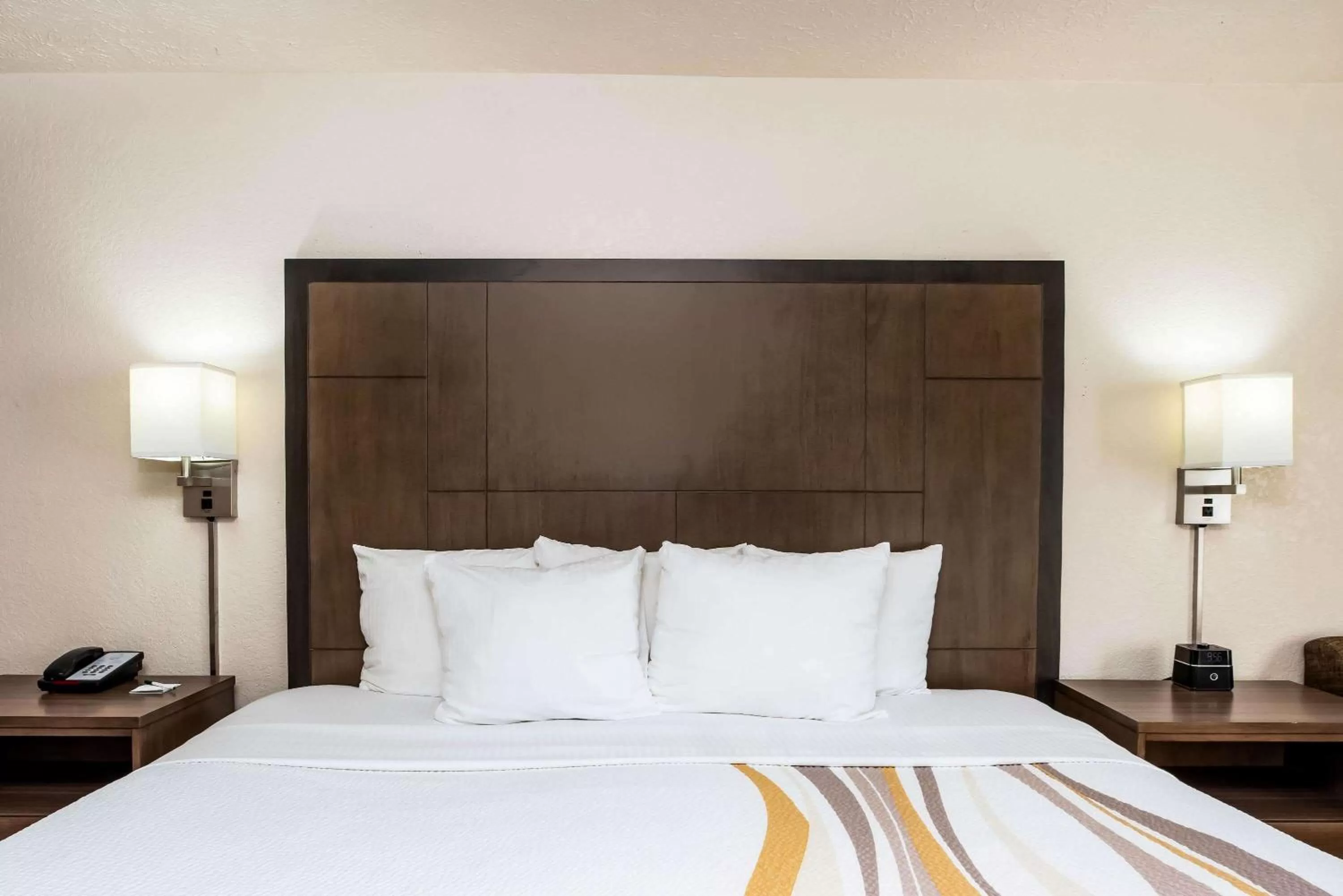 Photo of the whole room, Bed in La Quinta by Wyndham Wenatchee