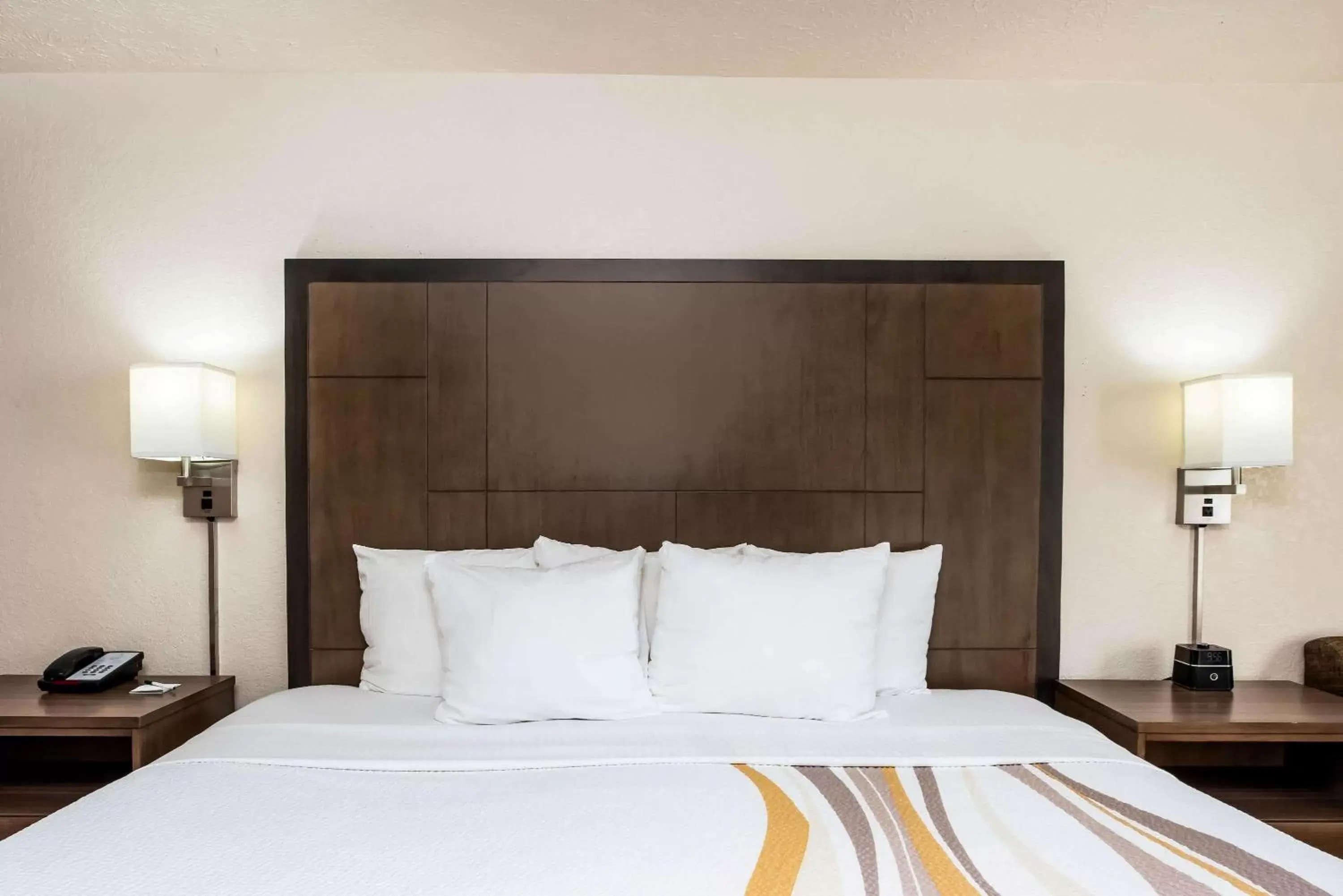 Photo of the whole room, Bed in La Quinta by Wyndham Wenatchee Photo of the whole room, Bed in La Quinta by Wyndham Wenatchee