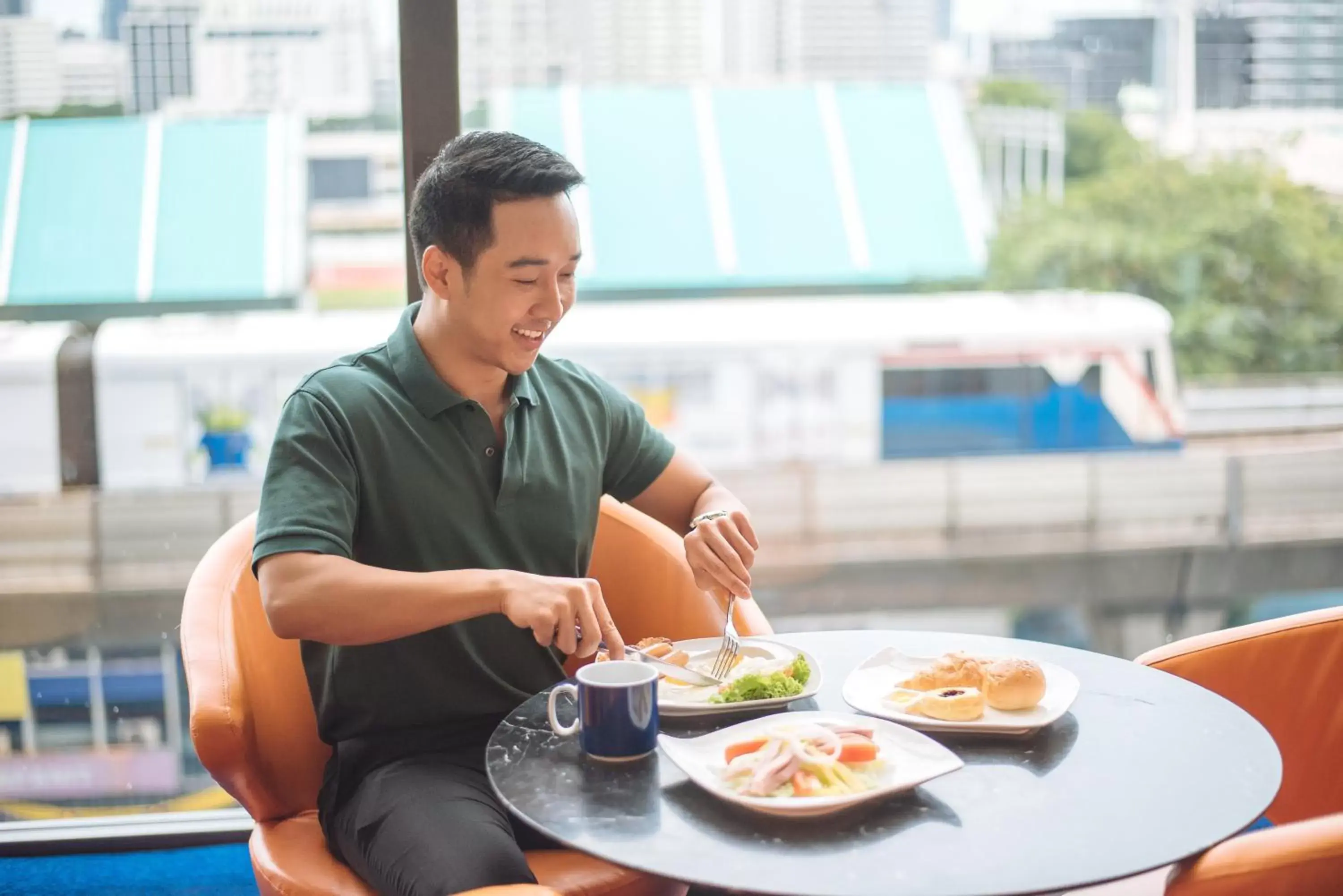 Restaurant/places to eat in Holiday Inn Express Bangkok Siam, an IHG Hotel - SHA Extra Plus