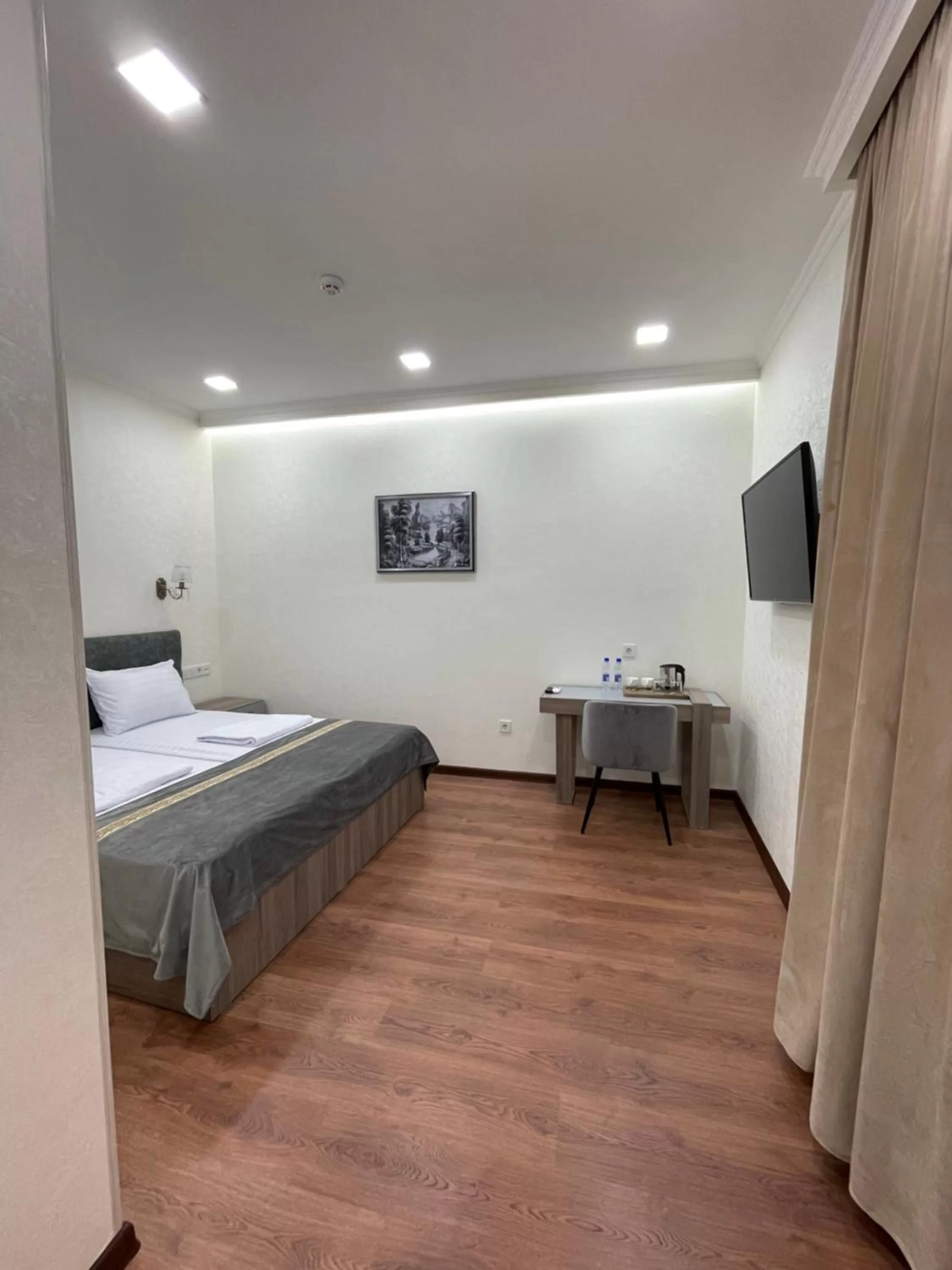 View (from property/room), Bed in Registon Saroy Hotel