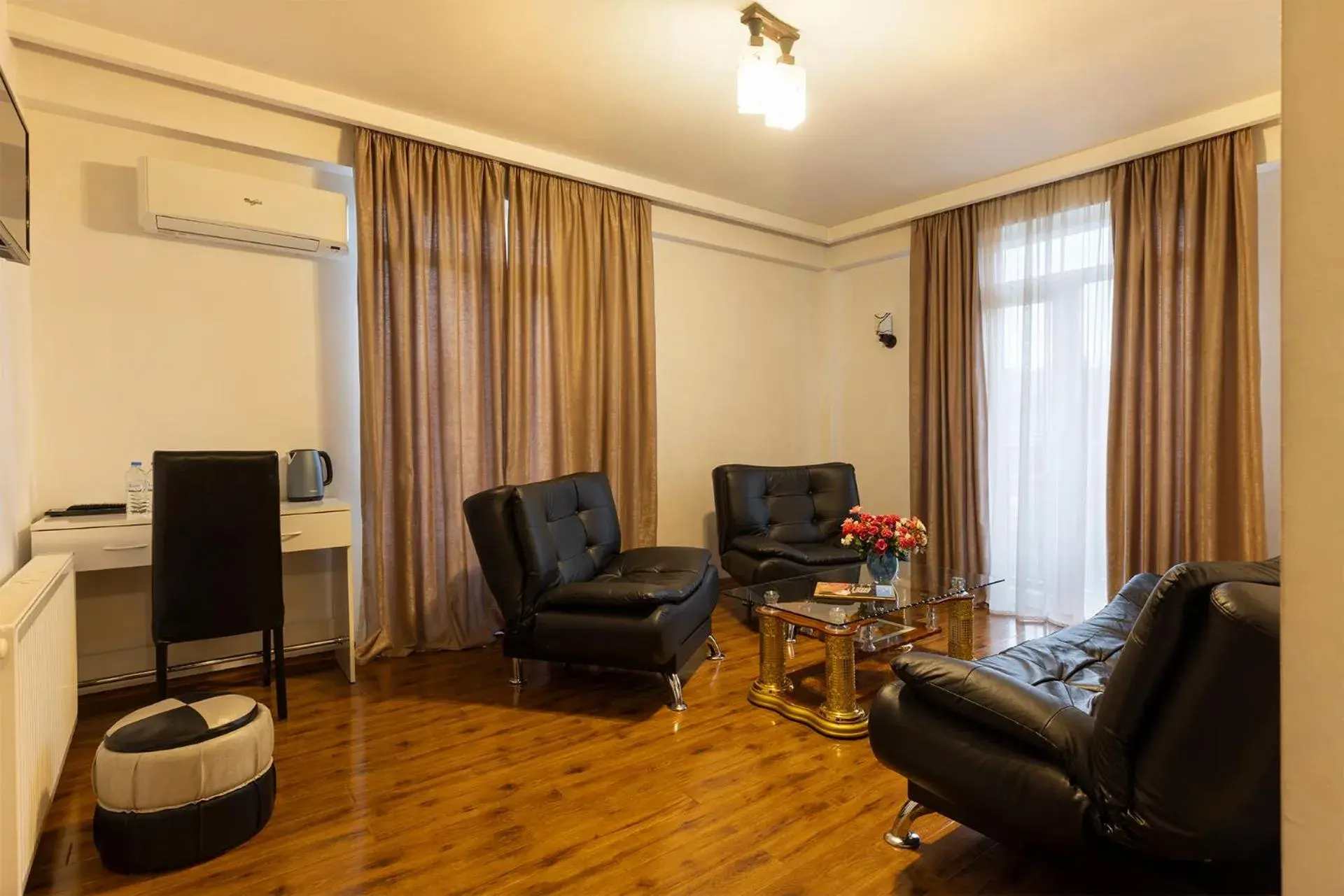 Living room, Seating Area in Hotel Grand Palace